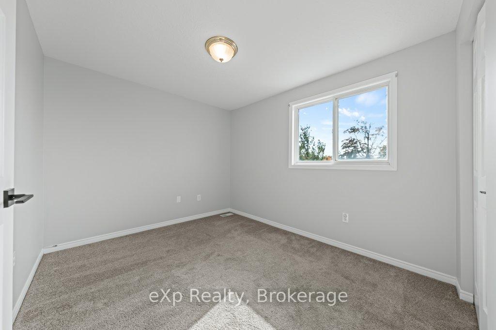 Photo 23 of 43 Boulder Crescent, Guelph, Clairfields/Hanlon Business Park — HOMEH