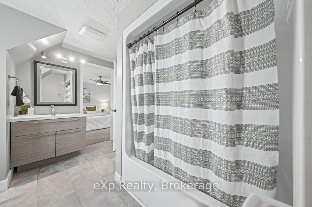 Photo 24 of 43 Boulder Crescent, Guelph, Clairfields/Hanlon Business Park — HOMEH