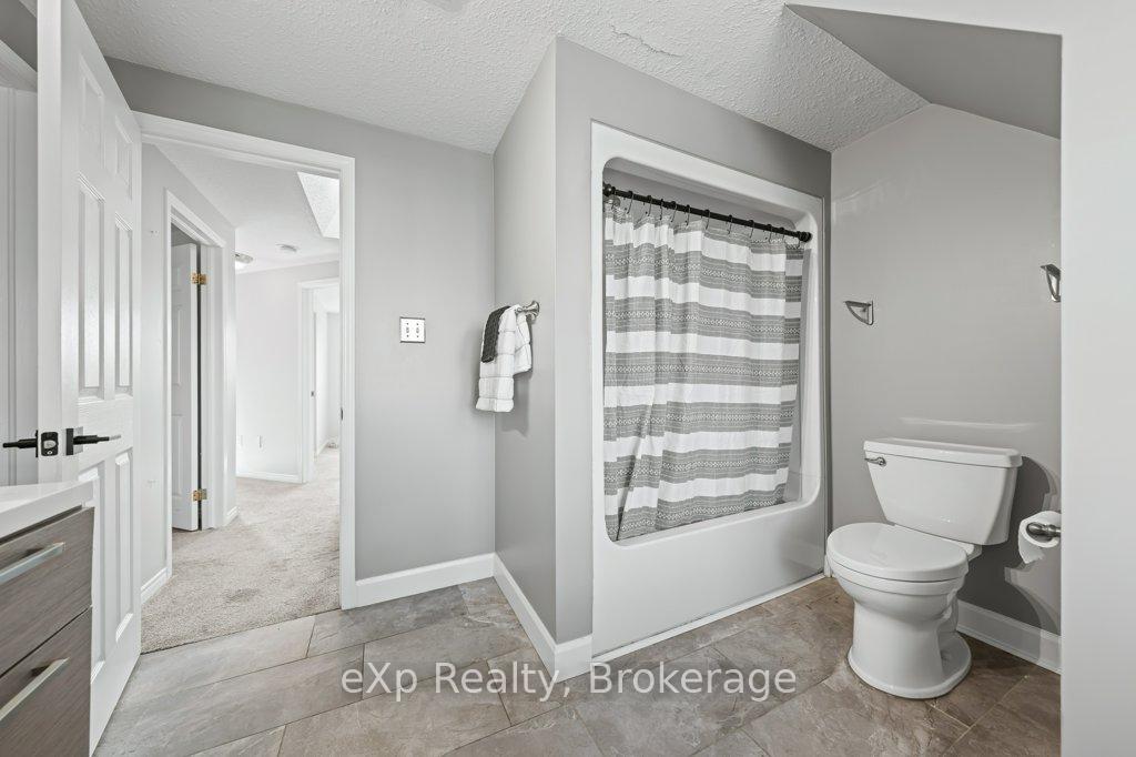 Photo 25 of 43 Boulder Crescent, Guelph, Clairfields/Hanlon Business Park — HOMEH
