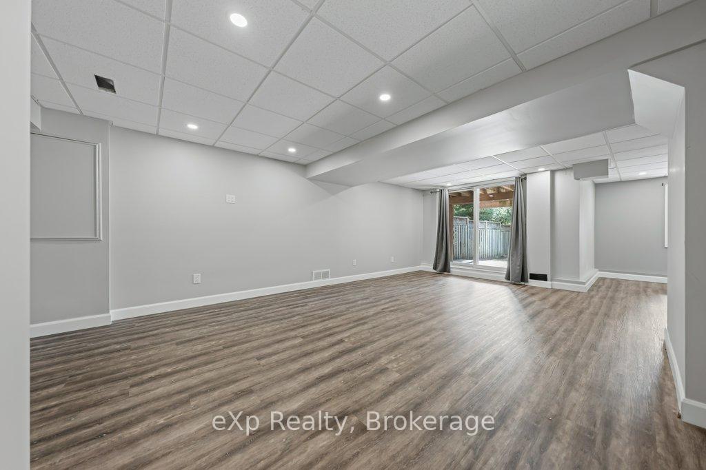 Photo 26 of 43 Boulder Crescent, Guelph, Clairfields/Hanlon Business Park — HOMEH