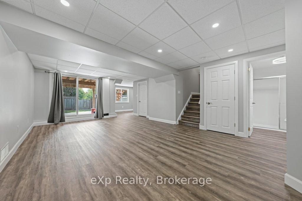 Photo 27 of 43 Boulder Crescent, Guelph, Clairfields/Hanlon Business Park — HOMEH