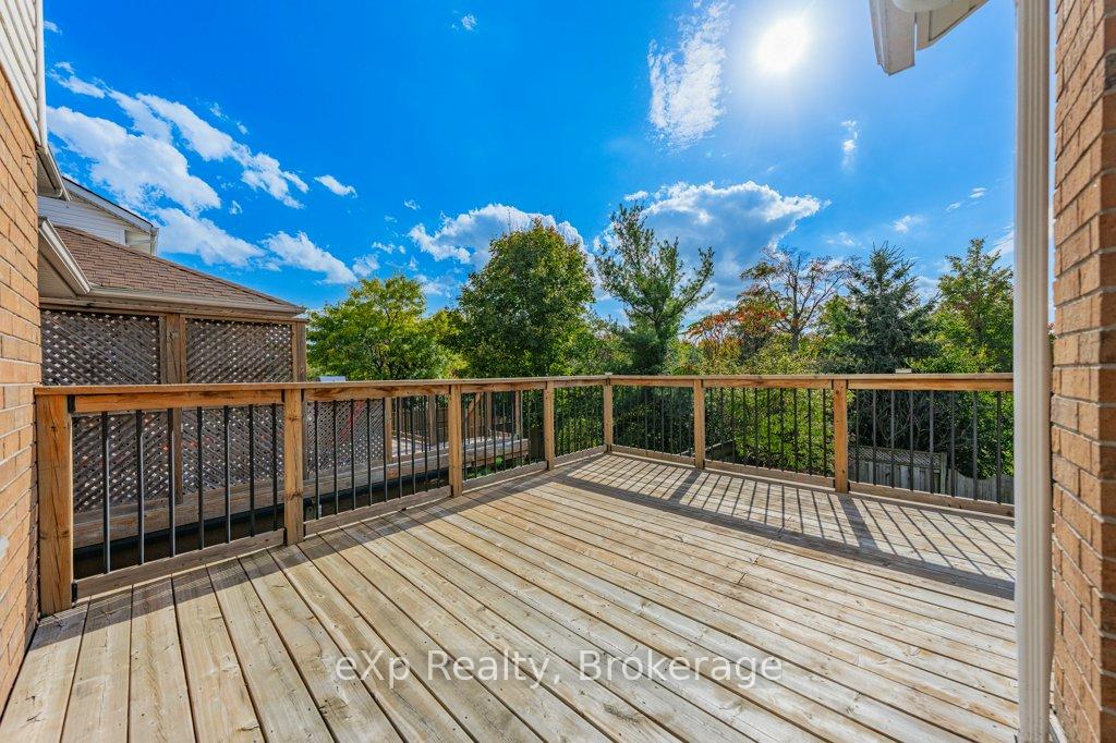 Photo 33 of 43 Boulder Crescent, Guelph, Clairfields/Hanlon Business Park — HOMEH