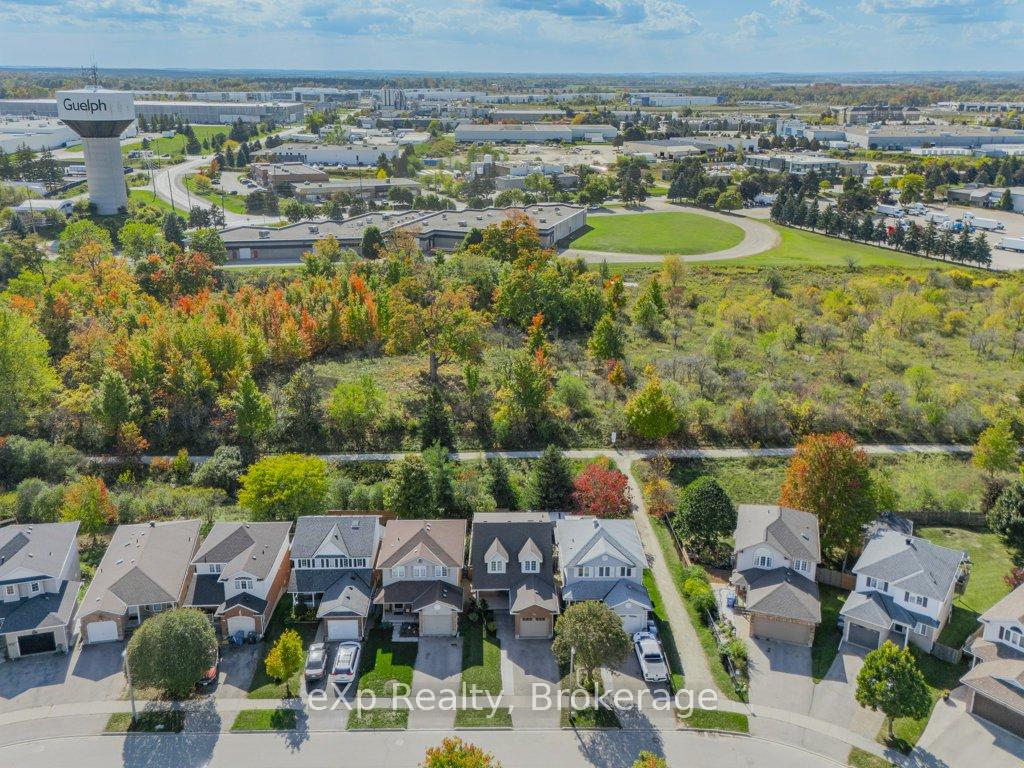 Photo 41 of 43 Boulder Crescent, Guelph, Clairfields/Hanlon Business Park — HOMEH