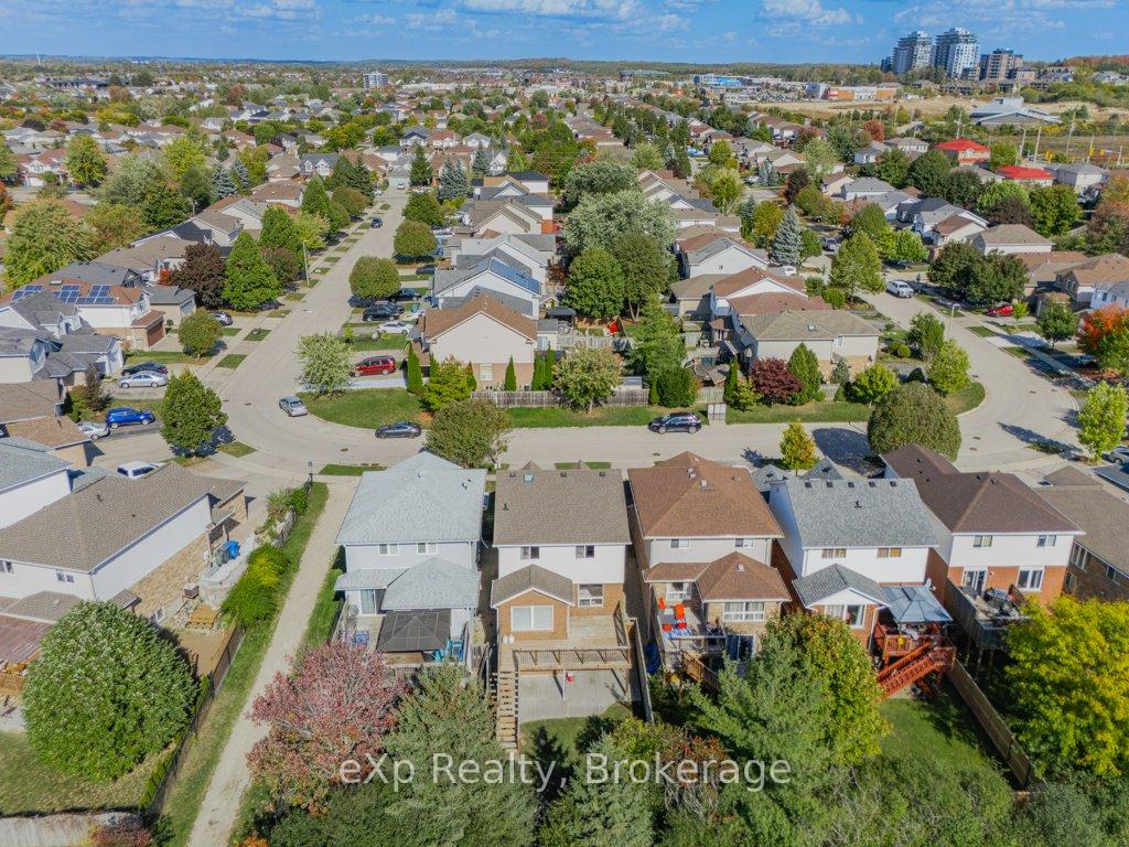 Photo 43 of 43 Boulder Crescent, Guelph, Clairfields/Hanlon Business Park — HOMEH