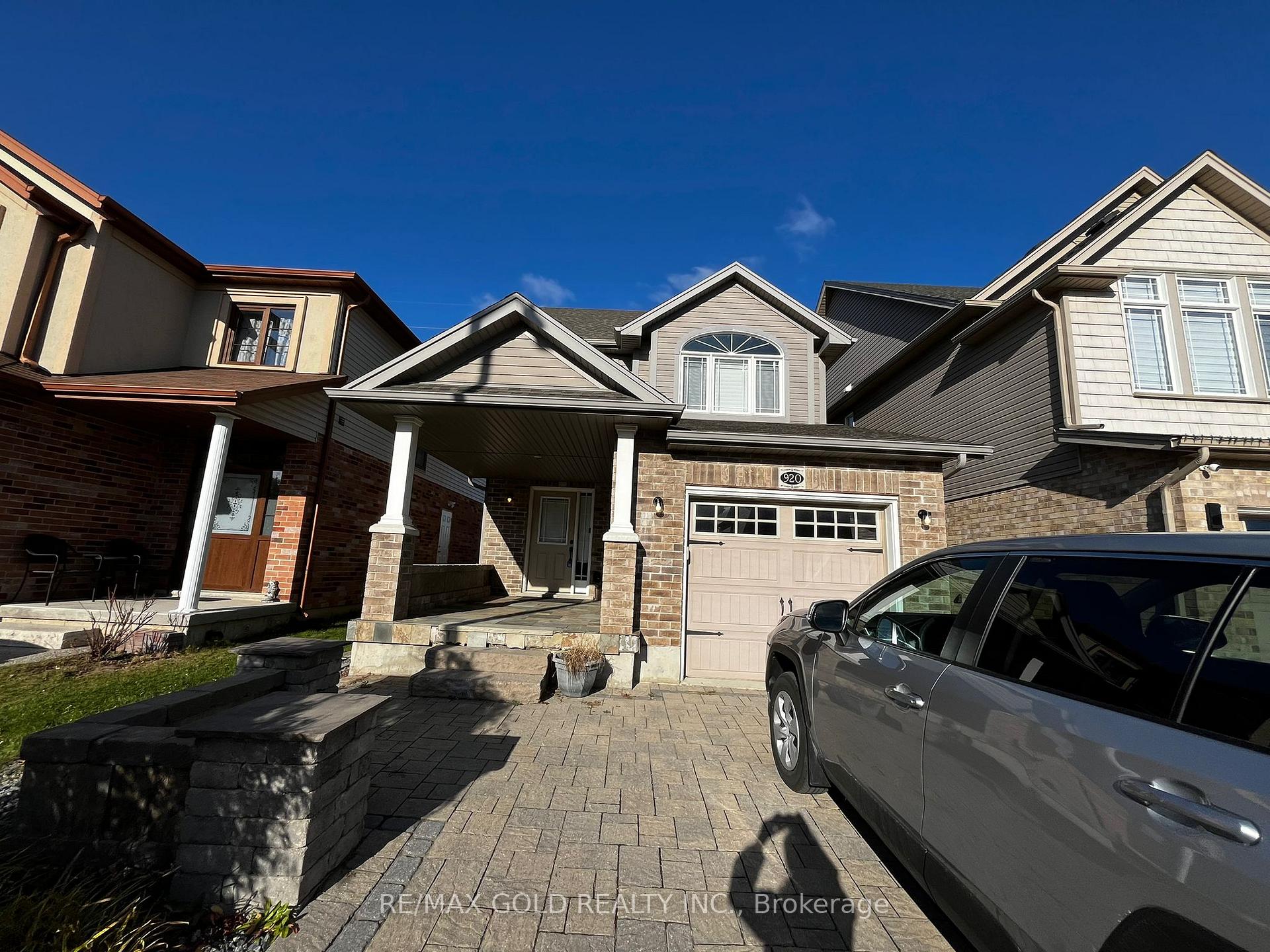 Front of 920 Dunblane Court