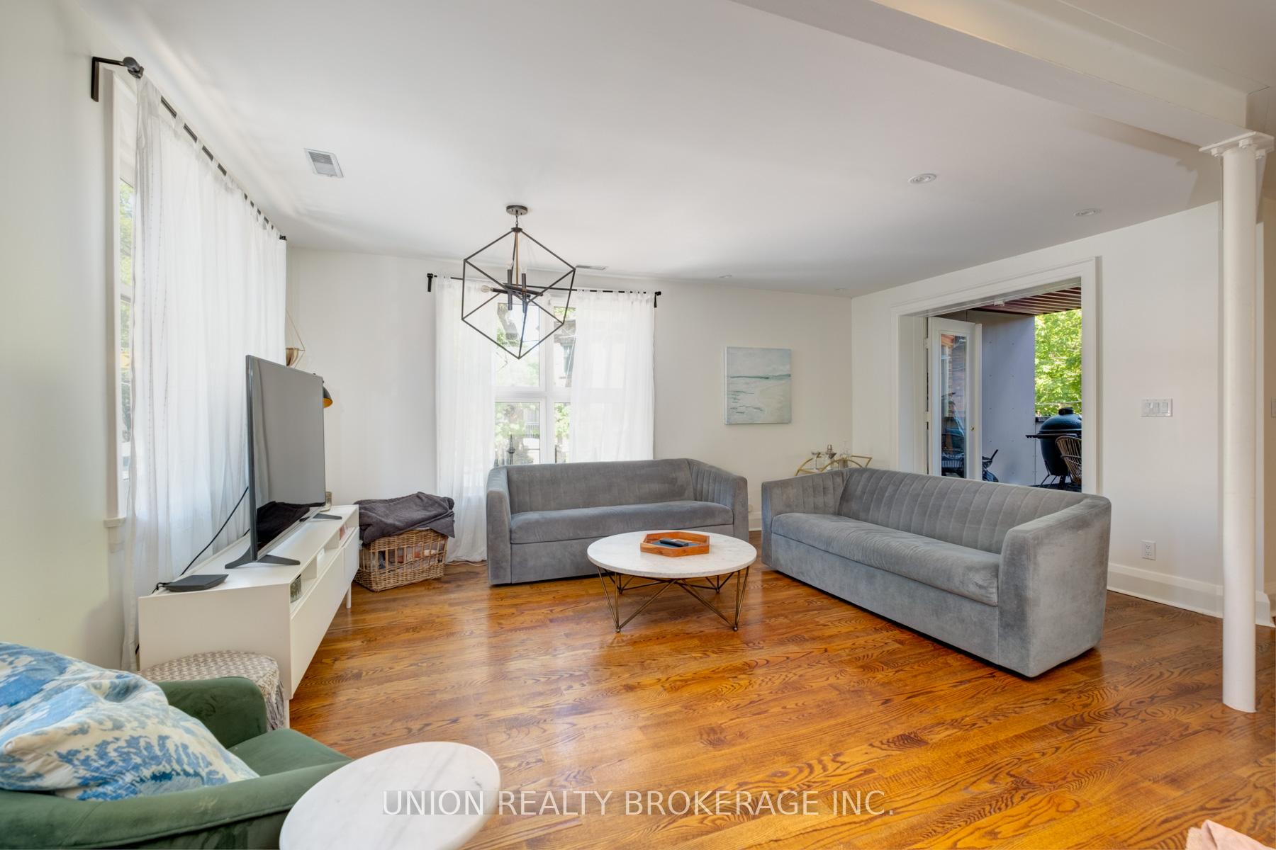 Photo 4 of Unit Upper, 2339 Queen Street, Toronto, The Beaches — HOMEH