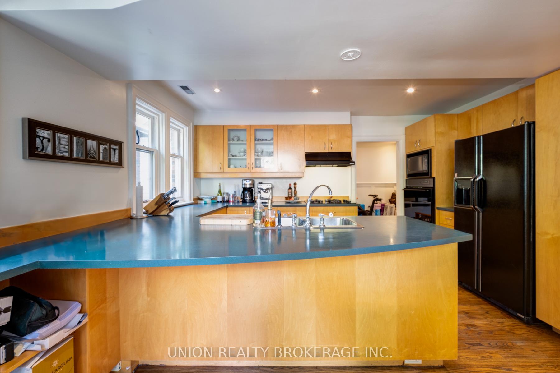 Photo 11 of Unit Upper, 2339 Queen Street, Toronto, The Beaches — HOMEH