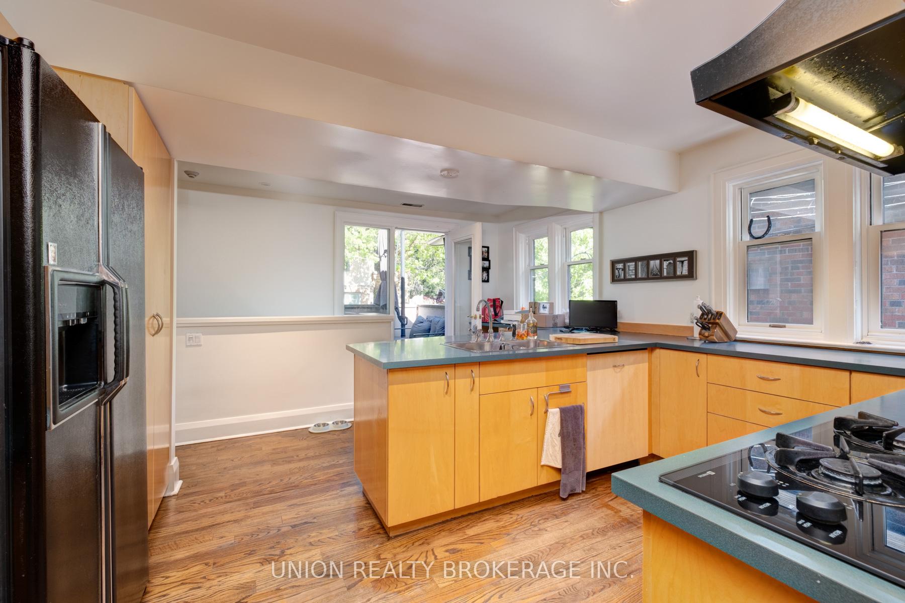 Photo 12 of Unit Upper, 2339 Queen Street, Toronto, The Beaches — HOMEH
