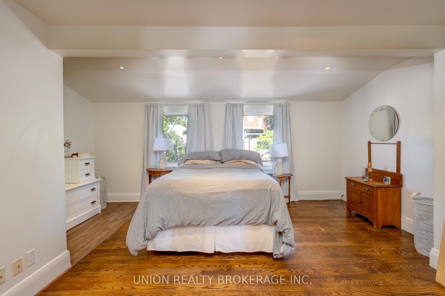 Photo 18 of Unit Upper, 2339 Queen Street, Toronto, The Beaches — HOMEH
