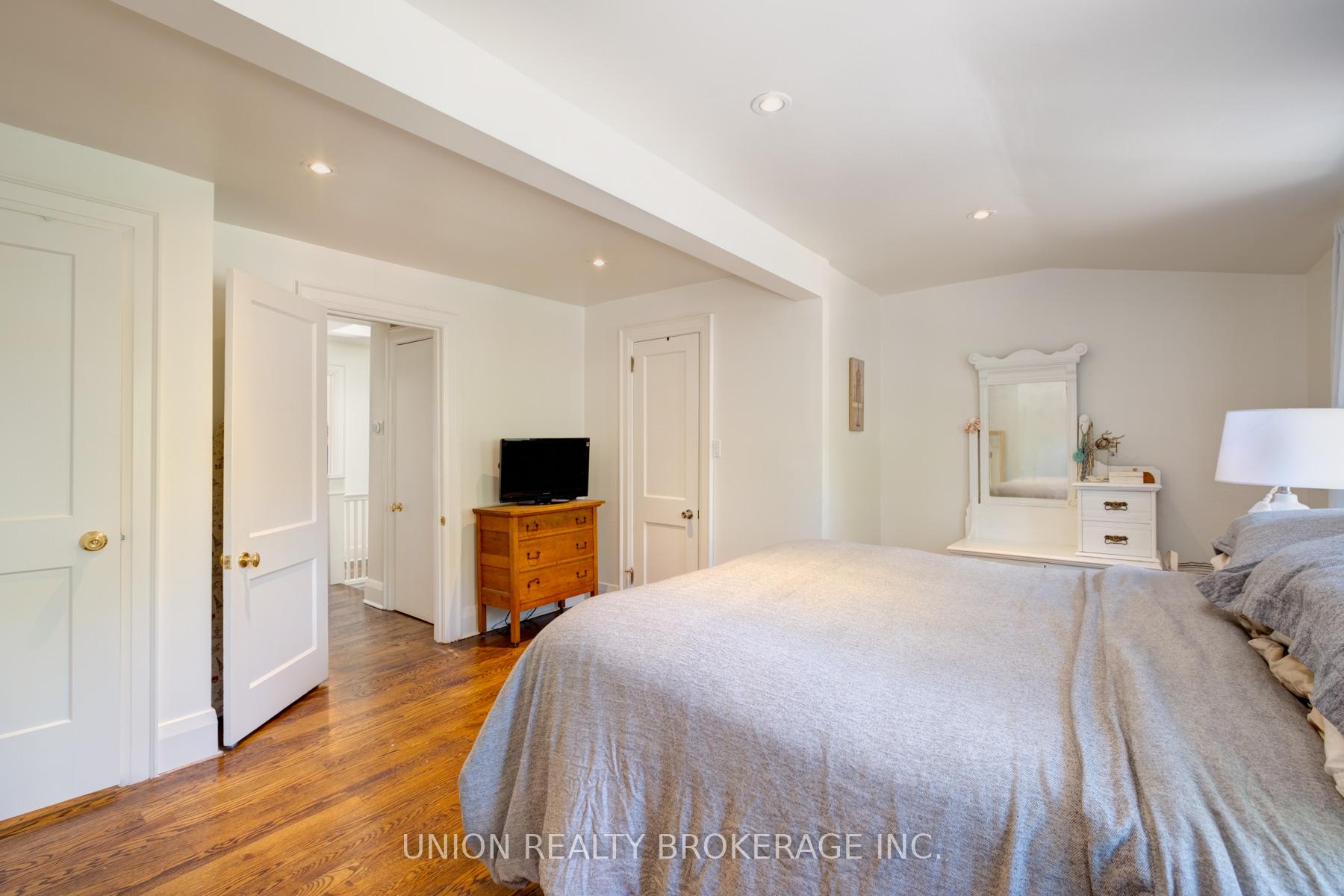 Photo 19 of Unit Upper, 2339 Queen Street, Toronto, The Beaches — HOMEH