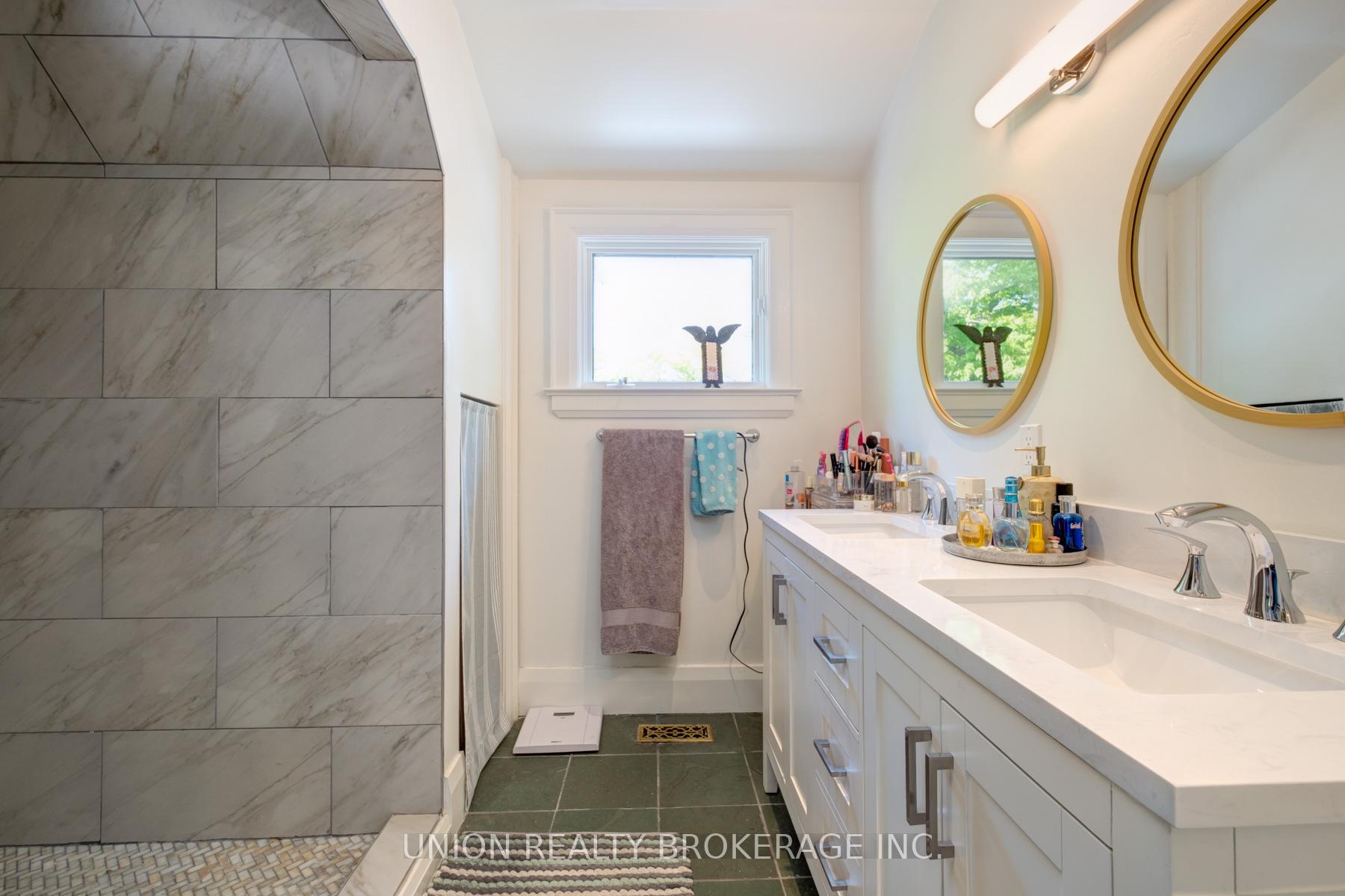 Photo 20 of Unit Upper, 2339 Queen Street, Toronto, The Beaches — HOMEH