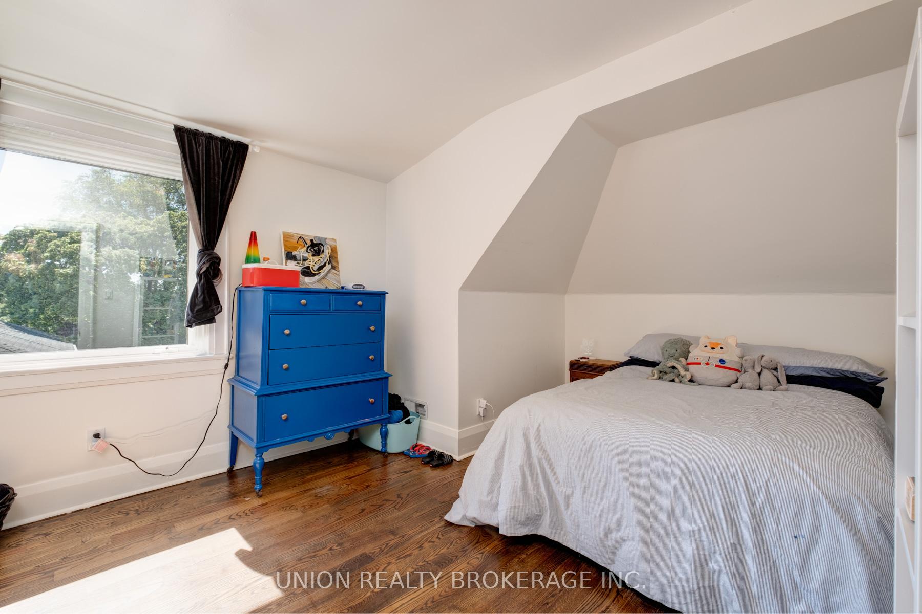Photo 22 of Unit Upper, 2339 Queen Street, Toronto, The Beaches — HOMEH