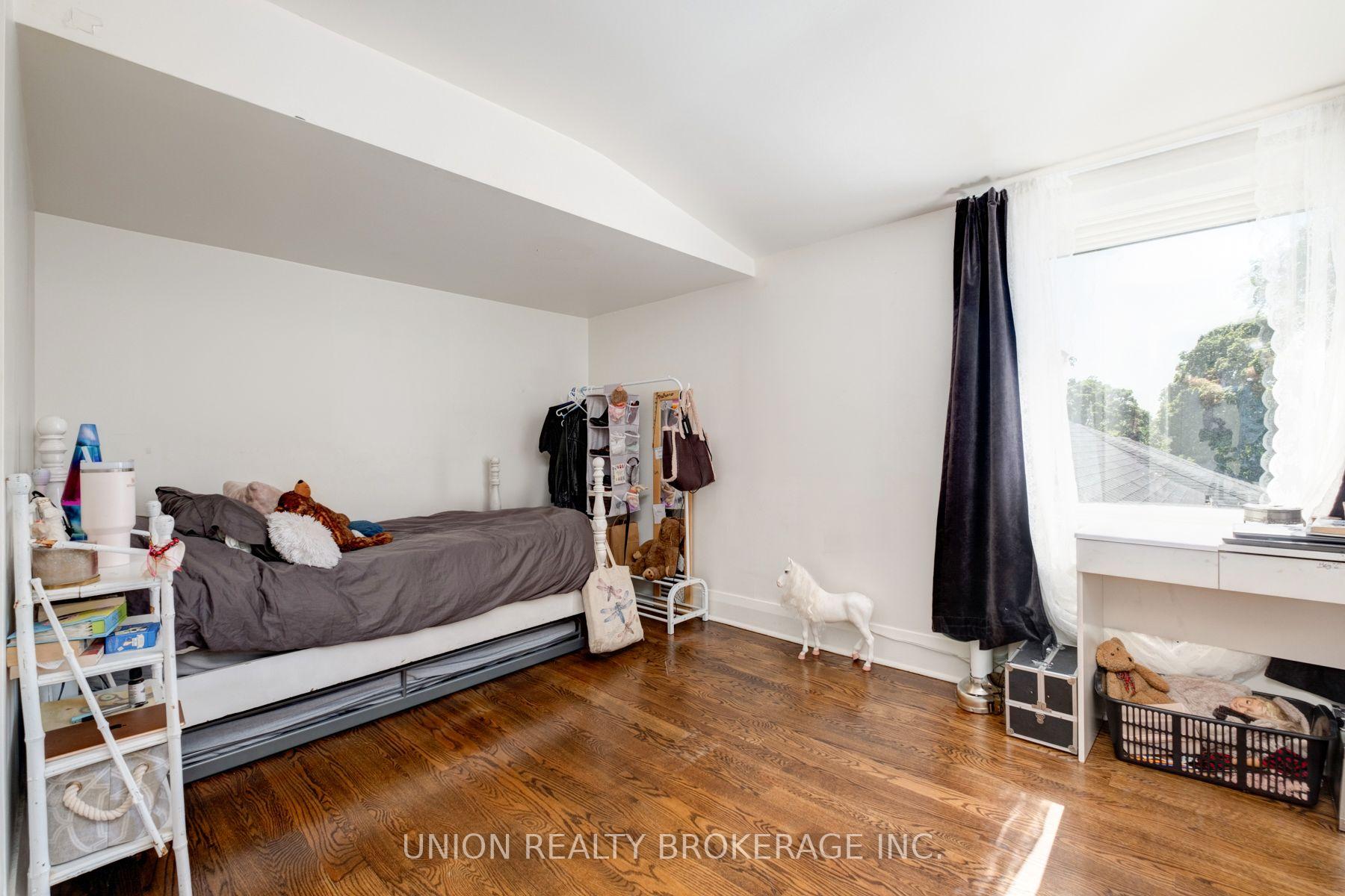 Photo 23 of Unit Upper, 2339 Queen Street, Toronto, The Beaches — HOMEH