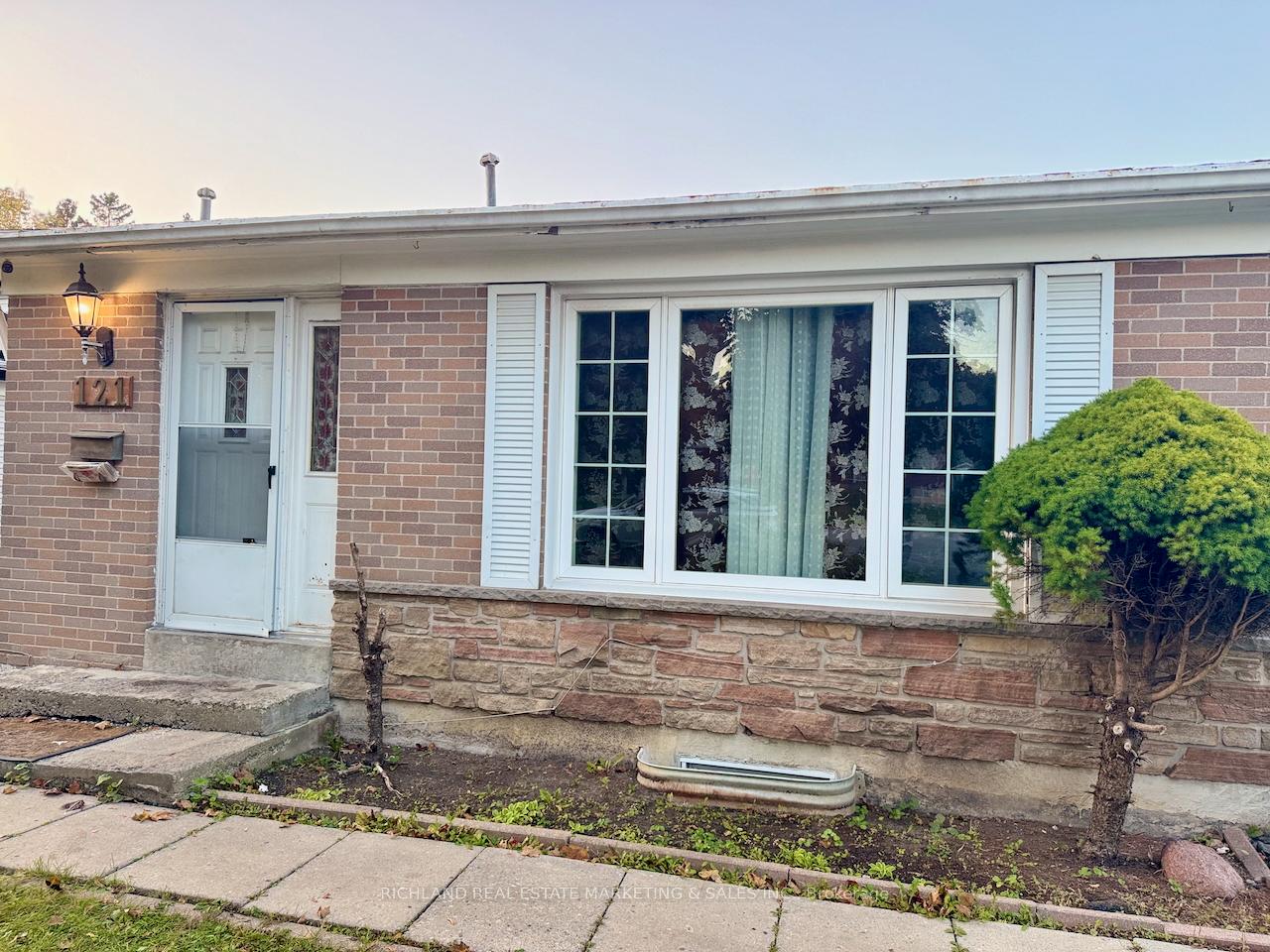Photo 1 of 121 Rutherford Road N, Brampton, Madoc — HOMEH