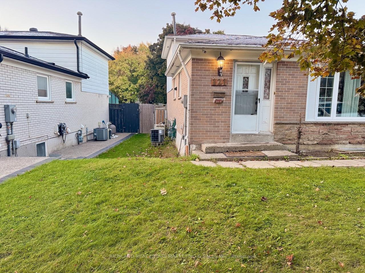 Photo 2 of 121 Rutherford Road N, Brampton, Madoc — HOMEH