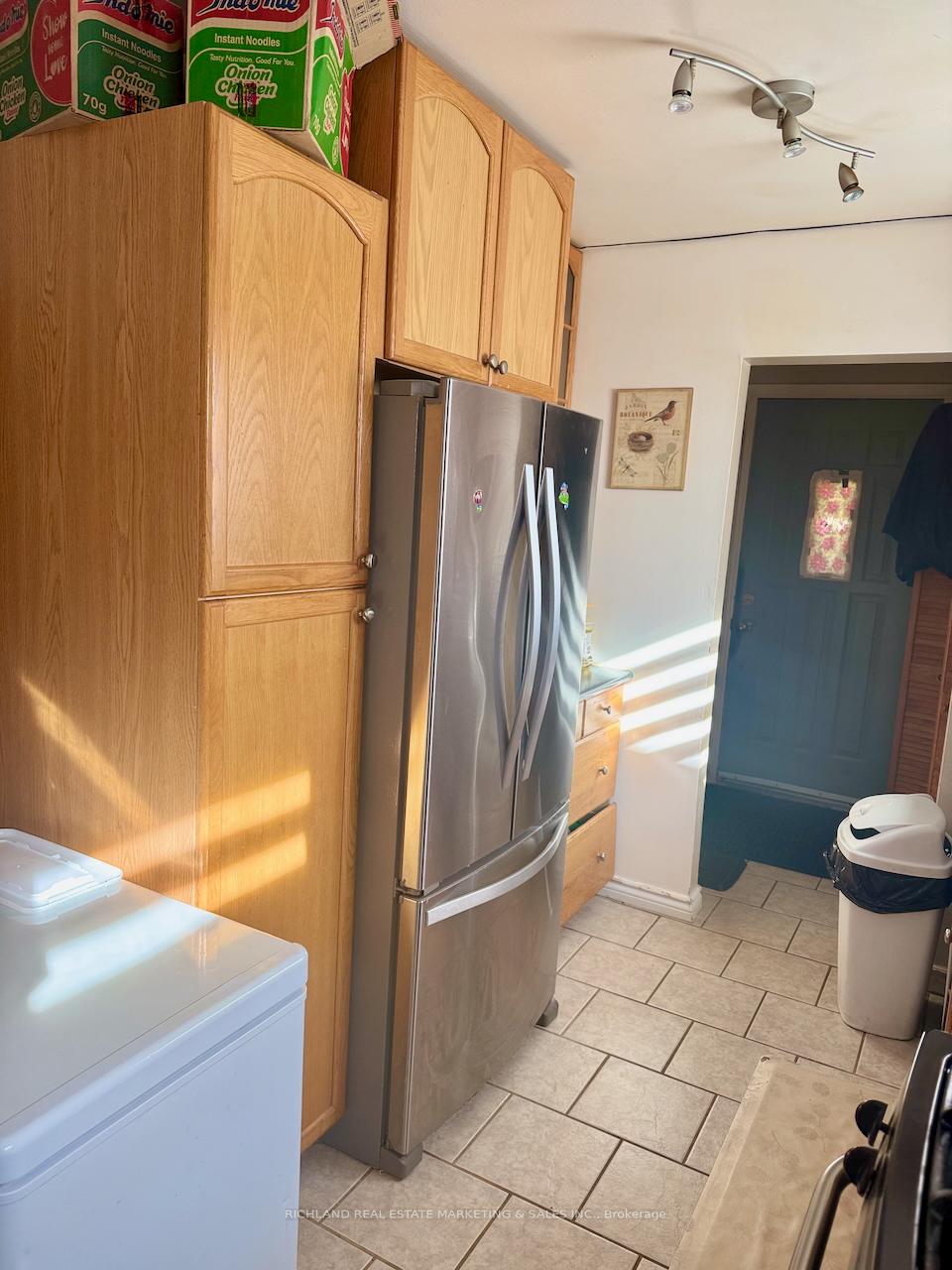 Photo 6 of 121 Rutherford Road N, Brampton, Madoc — HOMEH
