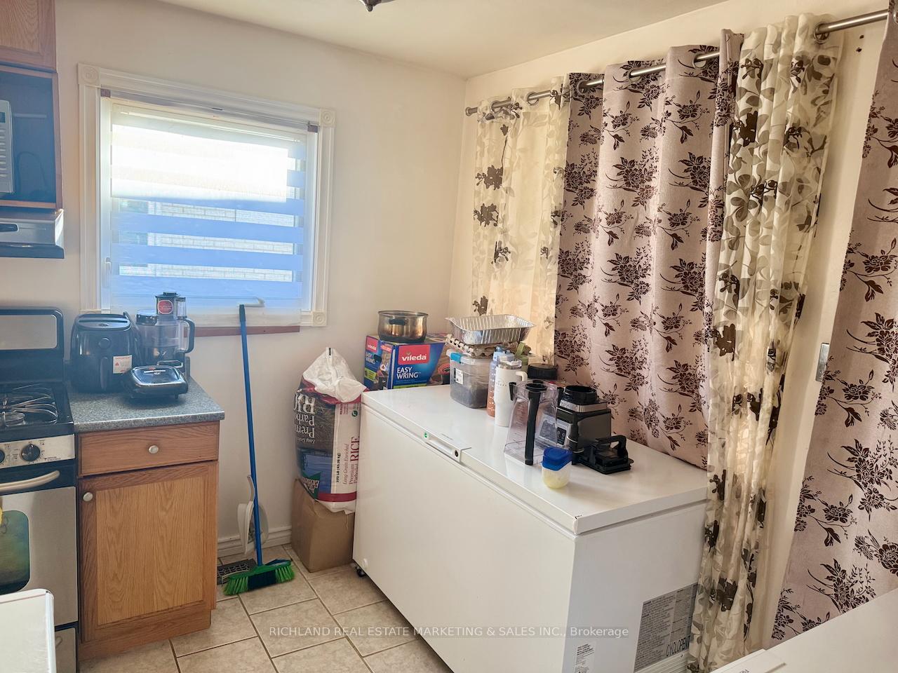Photo 7 of 121 Rutherford Road N, Brampton, Madoc — HOMEH