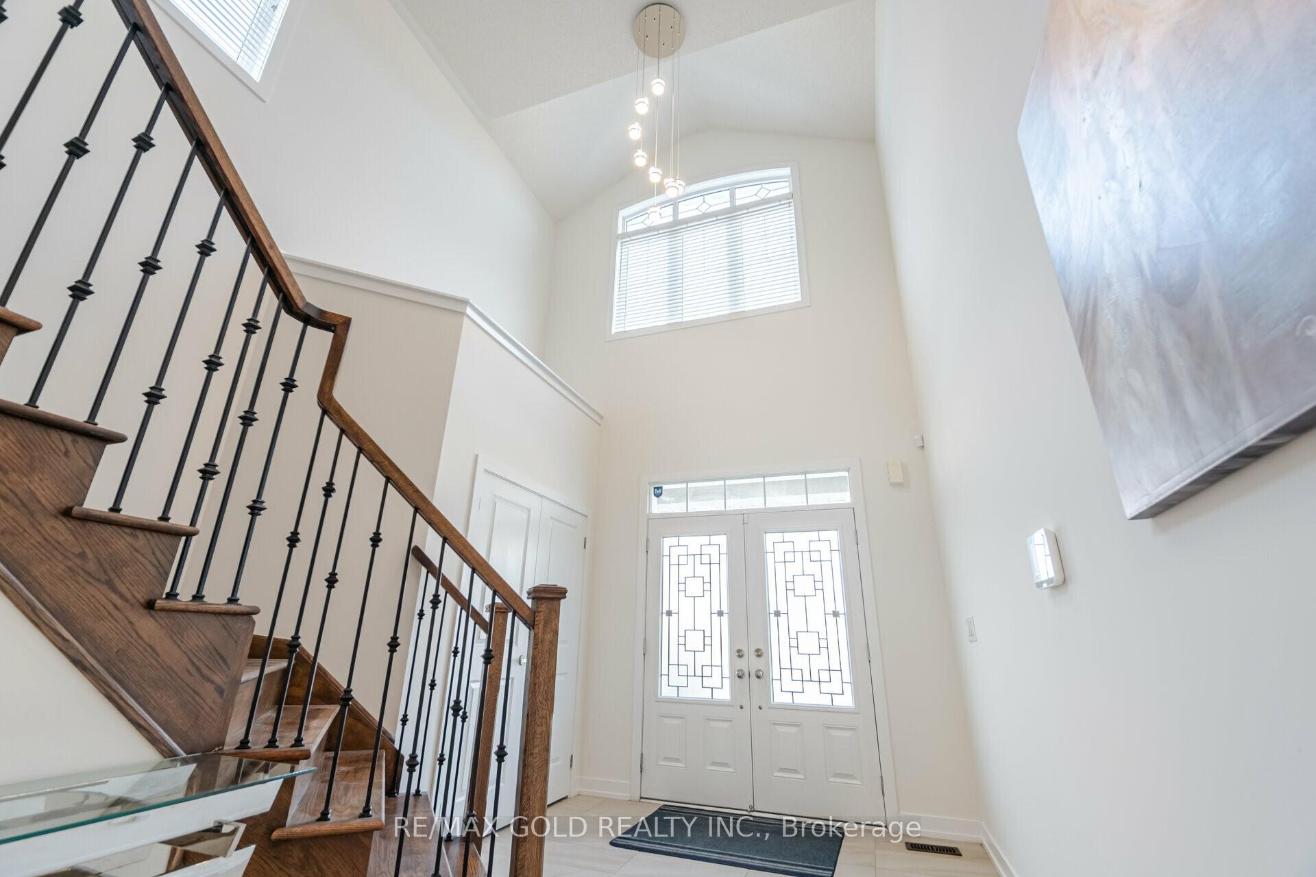 Photo 2 of 72 Russell Creek Drive, Brampton, Sandringham-Wellington North — HOMEH
