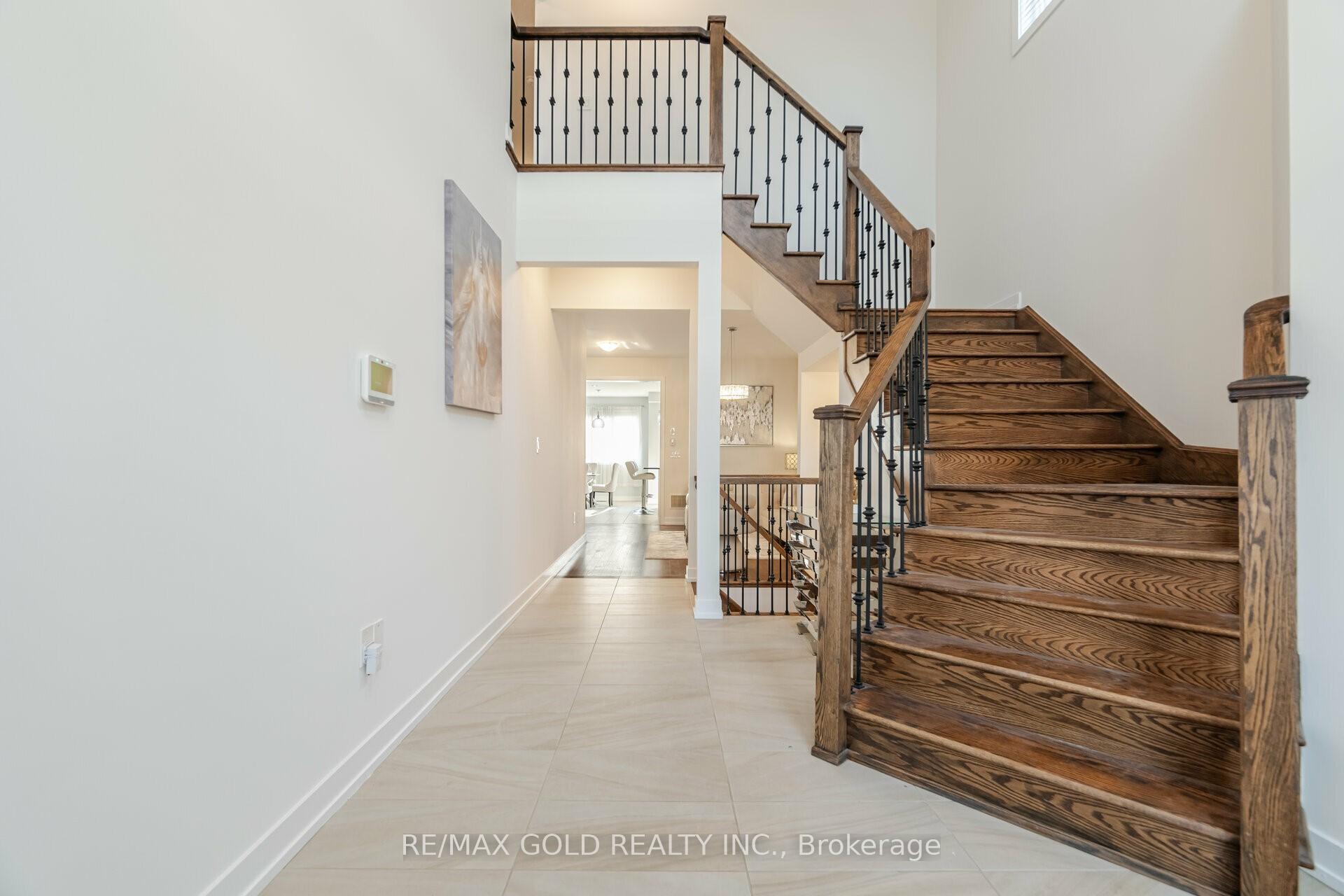 Photo 4 of 72 Russell Creek Drive, Brampton, Sandringham-Wellington North — HOMEH