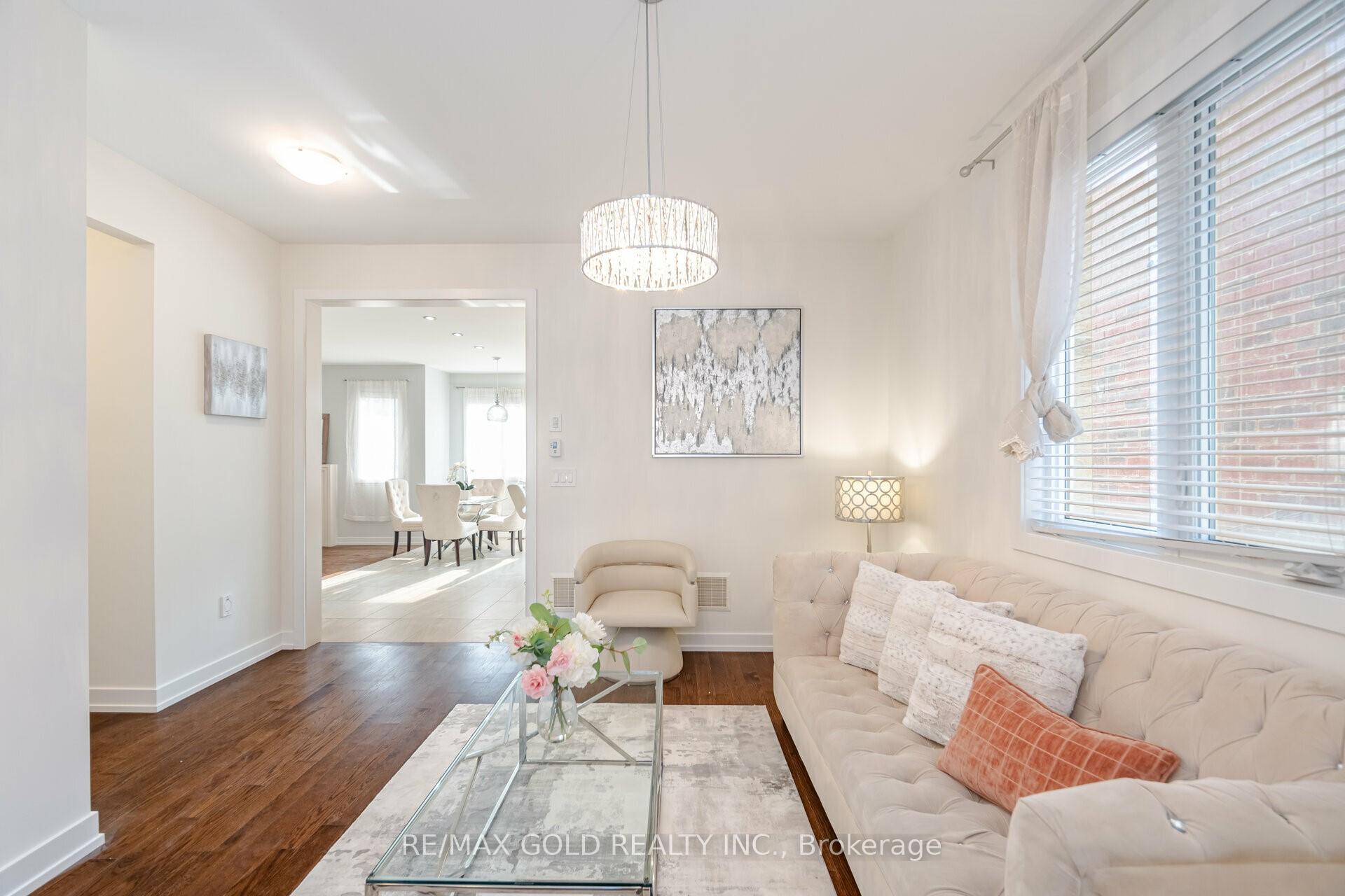 Photo 6 of 72 Russell Creek Drive, Brampton, Sandringham-Wellington North — HOMEH