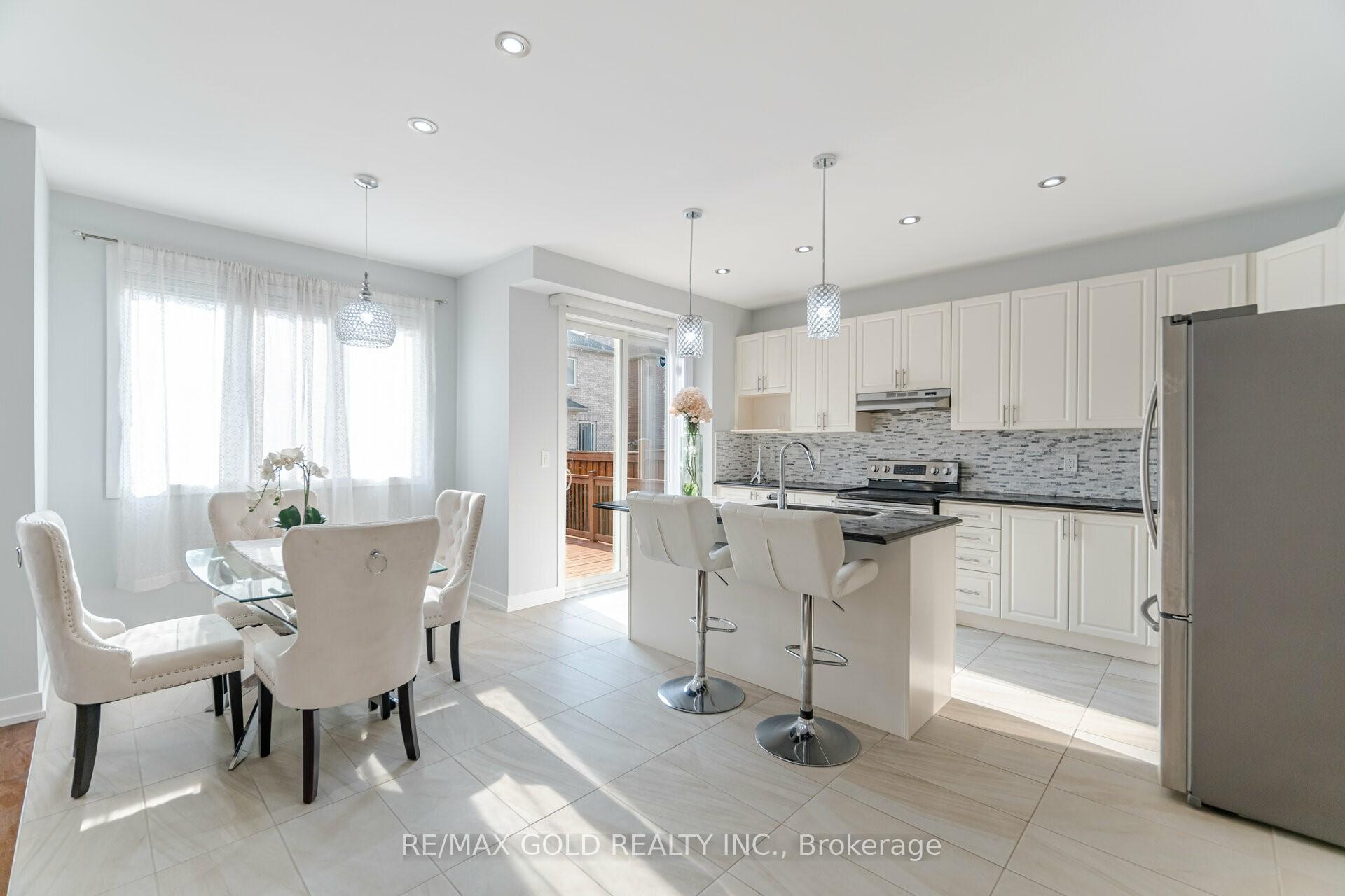 Photo 7 of 72 Russell Creek Drive, Brampton, Sandringham-Wellington North — HOMEH
