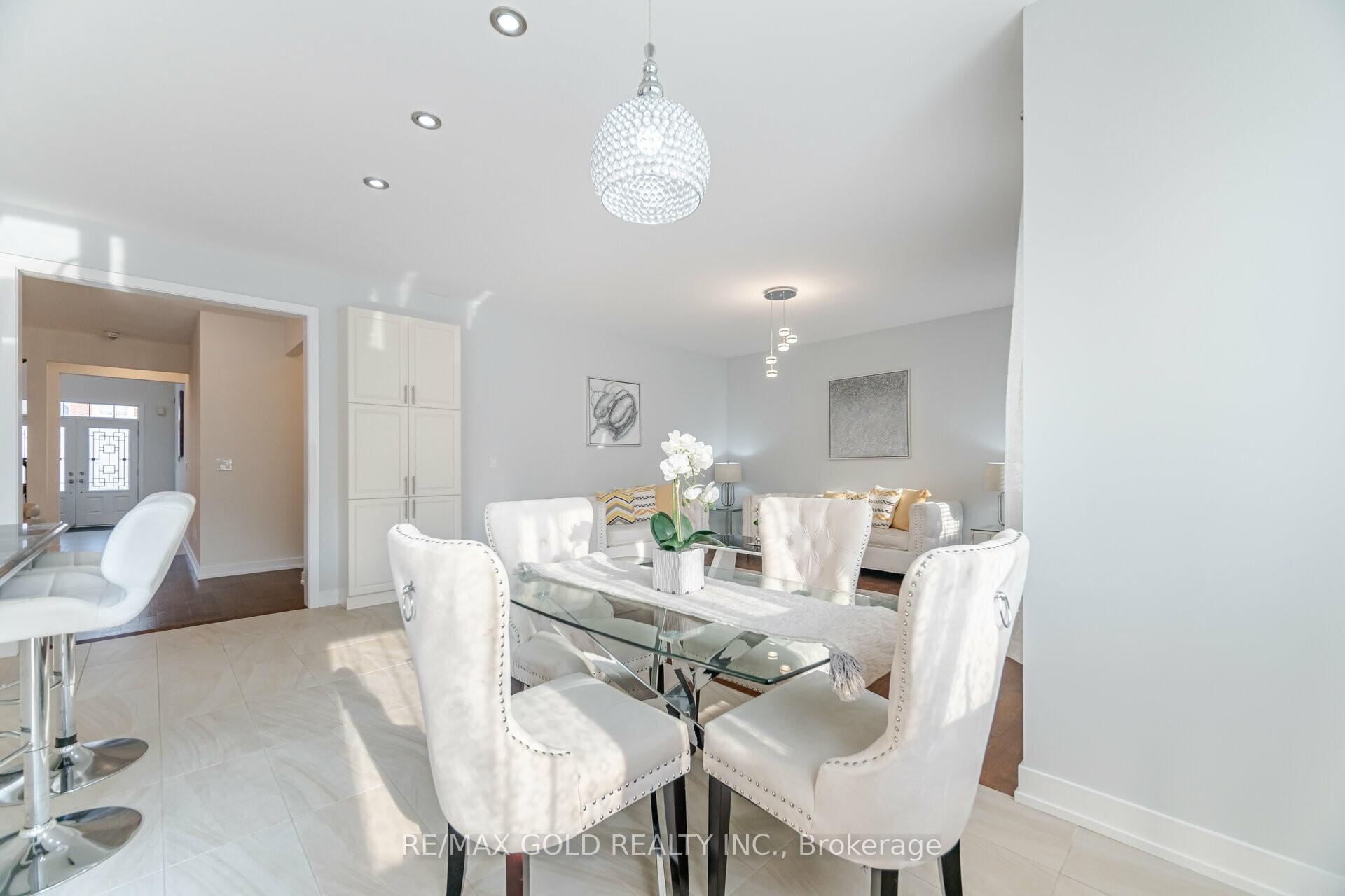 Photo 8 of 72 Russell Creek Drive, Brampton, Sandringham-Wellington North — HOMEH