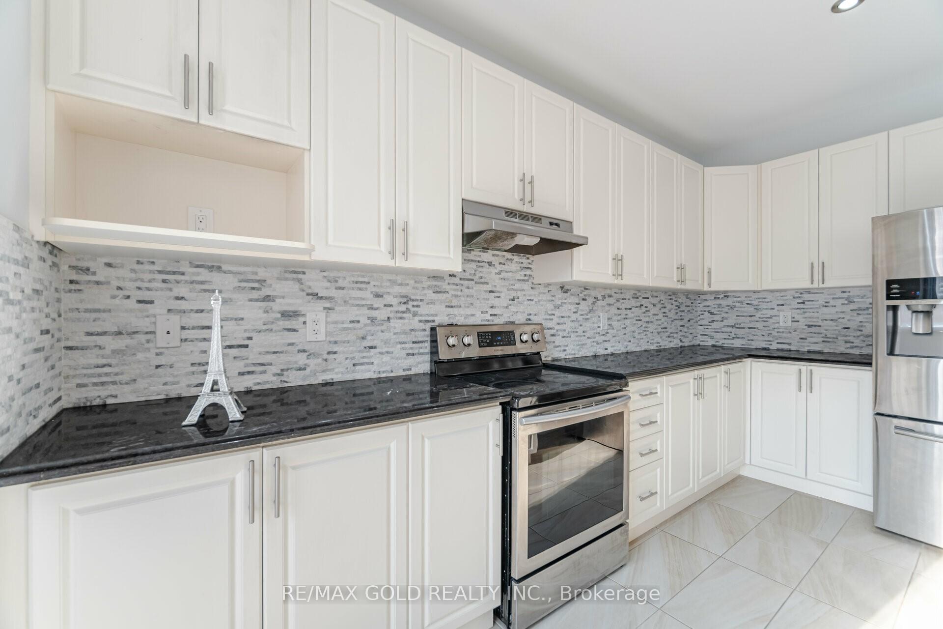 Photo 10 of 72 Russell Creek Drive, Brampton, Sandringham-Wellington North — HOMEH