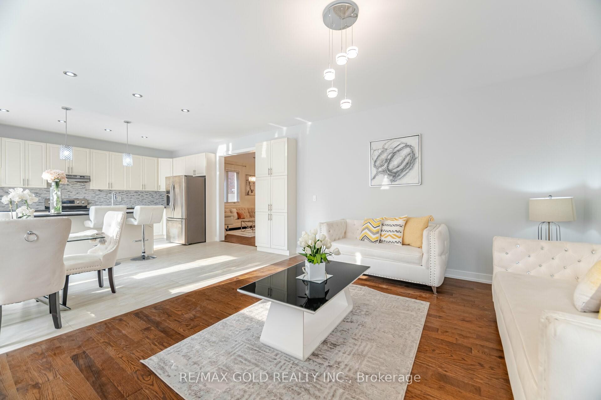 Photo 13 of 72 Russell Creek Drive, Brampton, Sandringham-Wellington North — HOMEH