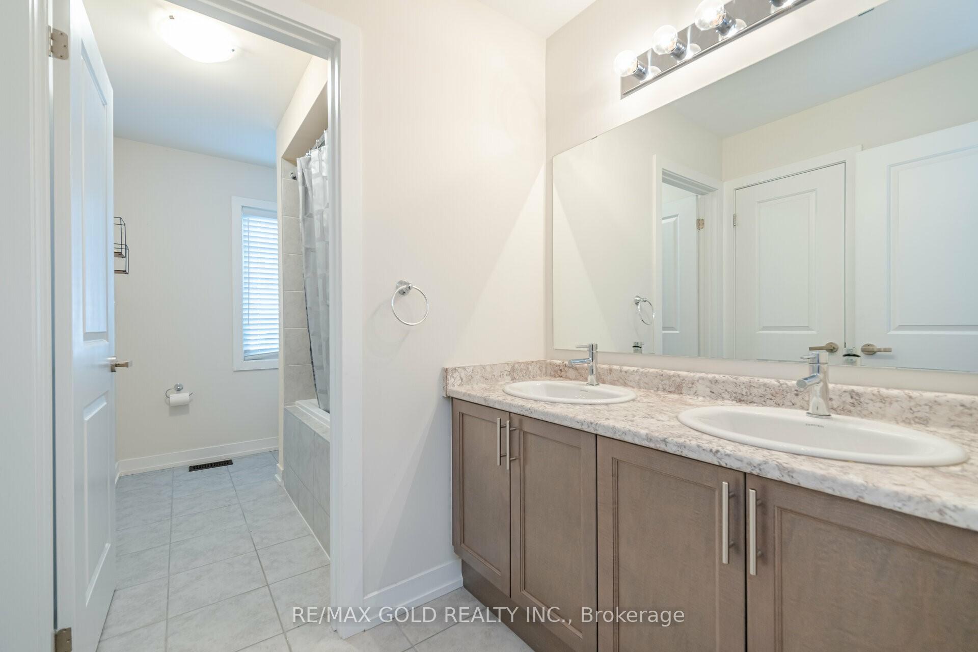 Photo 20 of 72 Russell Creek Drive, Brampton, Sandringham-Wellington North — HOMEH