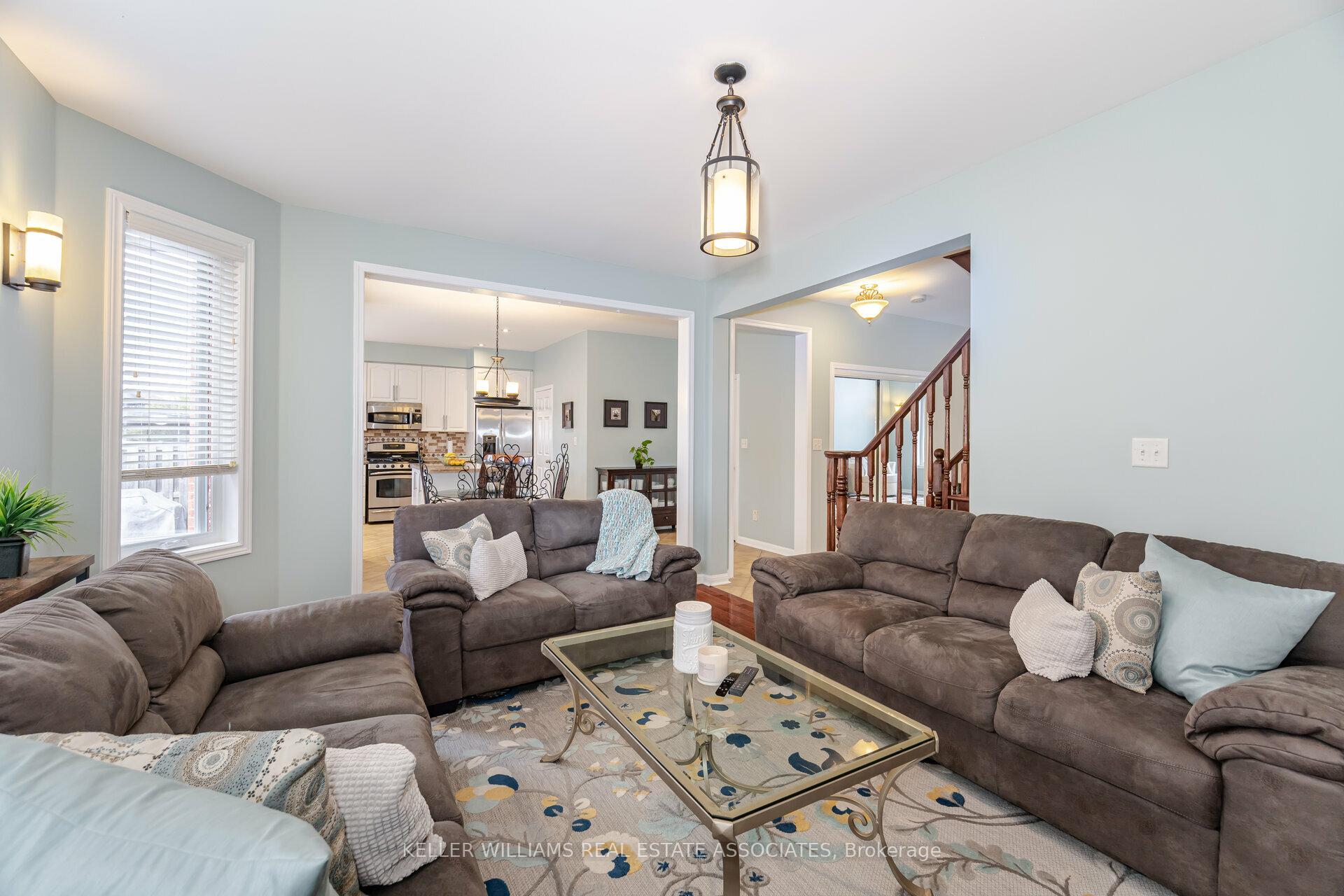 Photo 13 of 4 Listcreek Road, Brampton, Vales of Castlemore — HOMEH