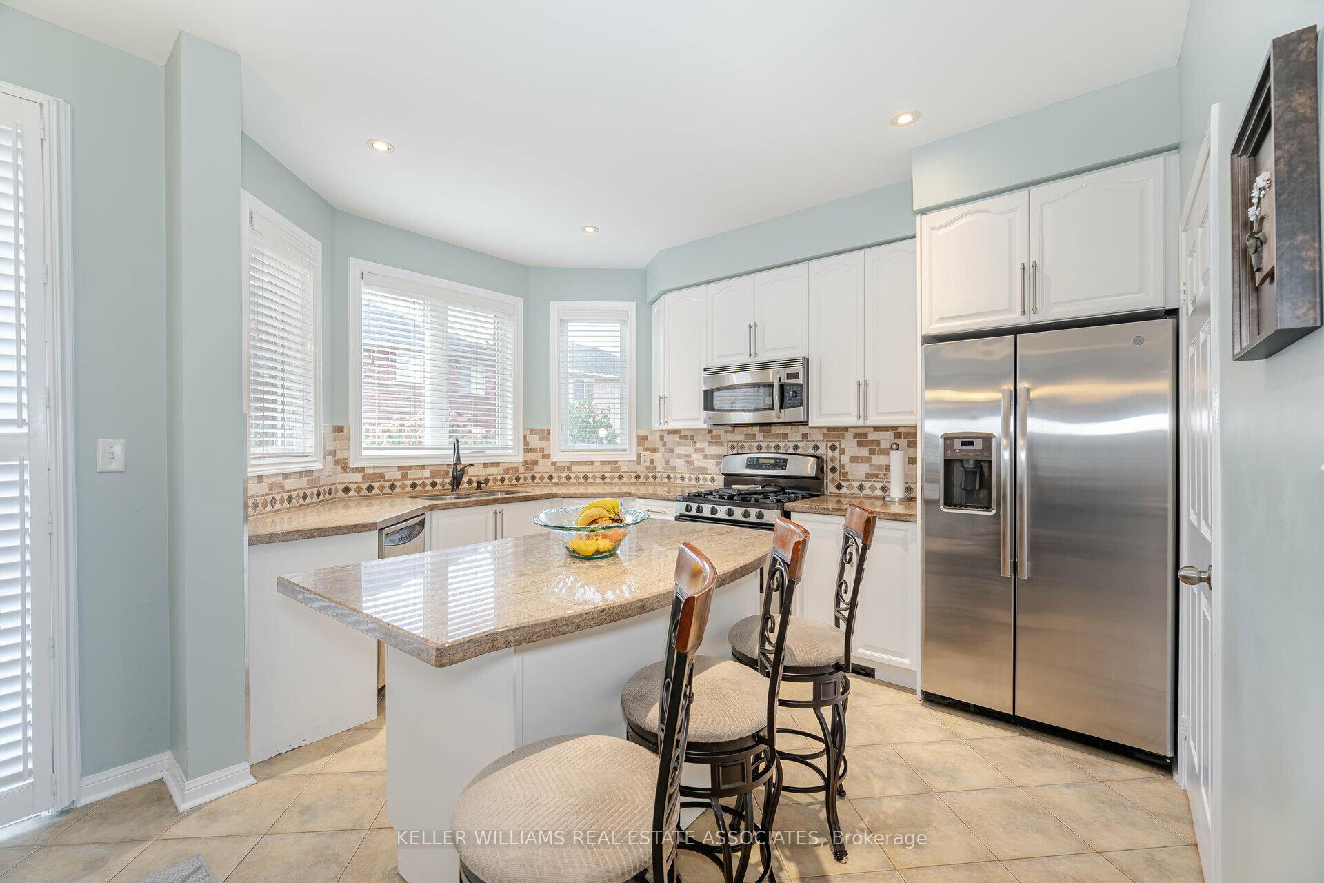 Photo 16 of 4 Listcreek Road, Brampton, Vales of Castlemore — HOMEH