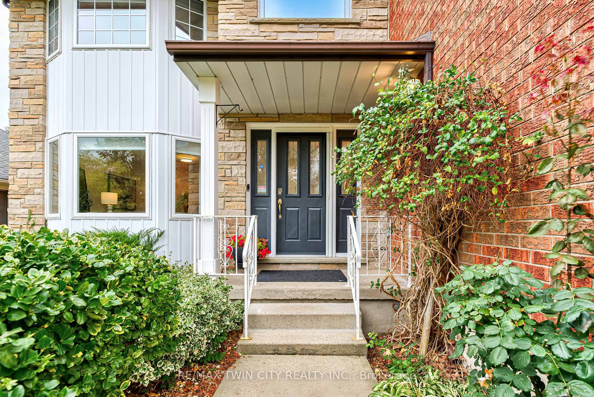 Photo 3 of 602 Beechwood Drive, Waterloo — HOMEH