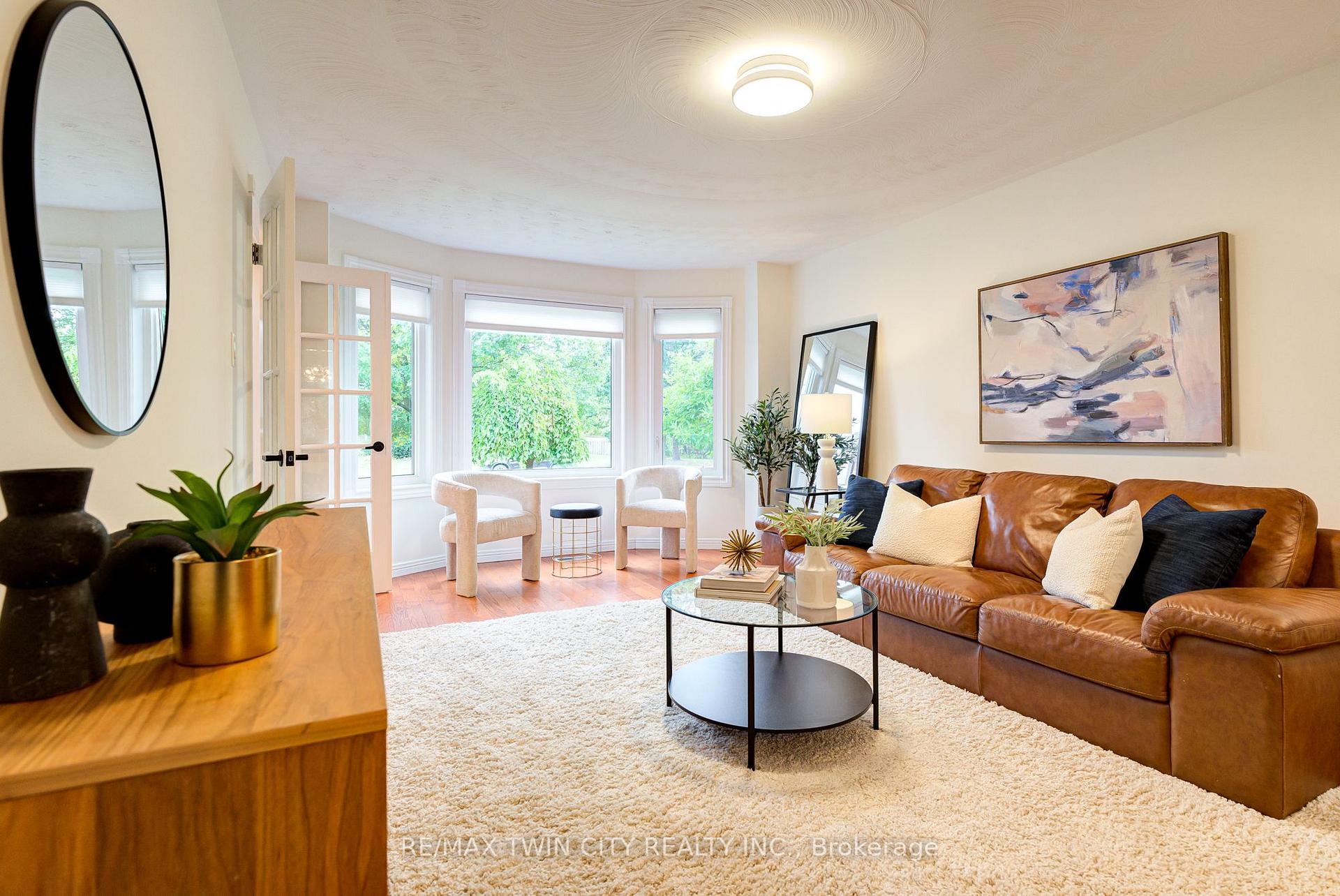 Photo 5 of 602 Beechwood Drive, Waterloo — HOMEH