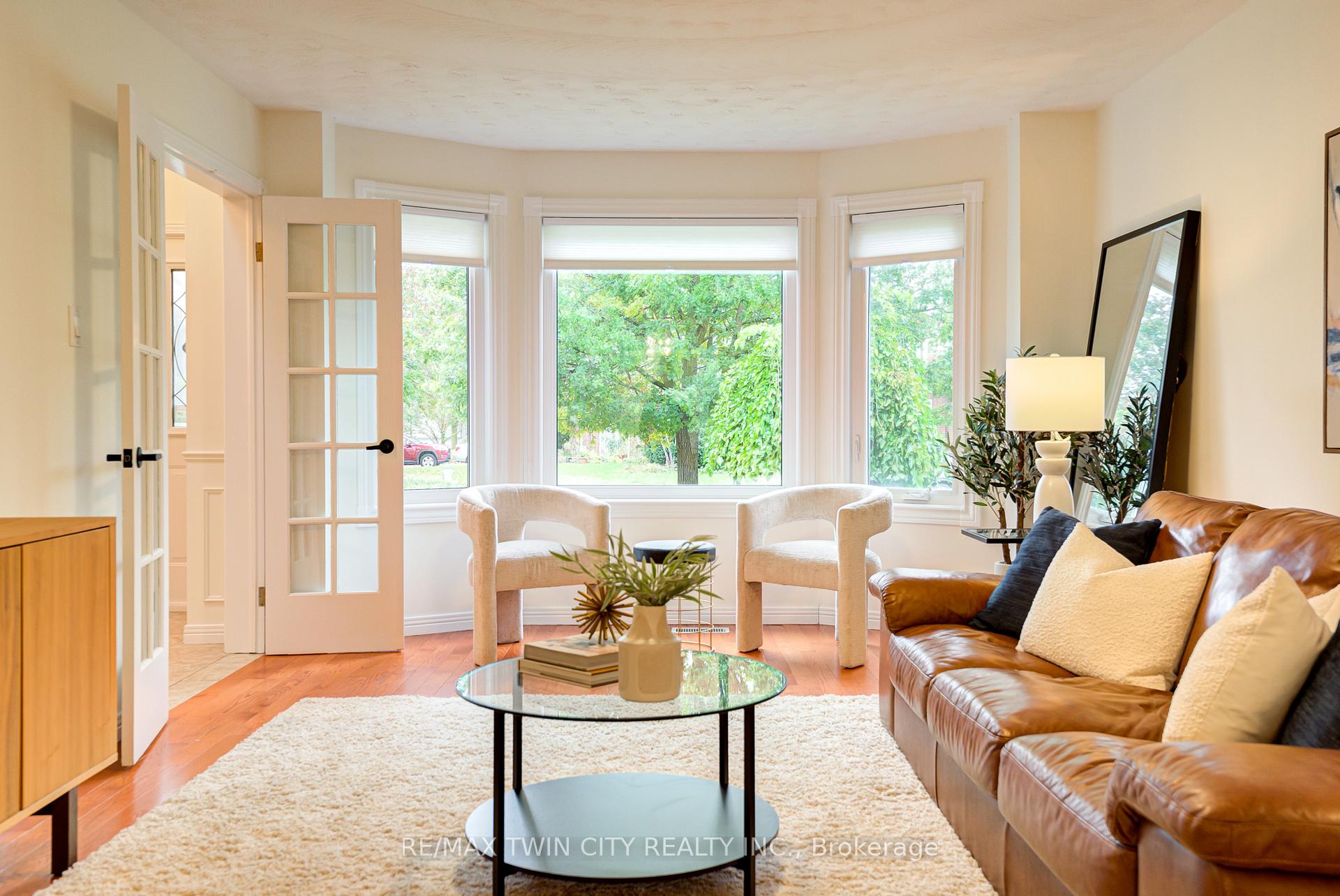Photo 6 of 602 Beechwood Drive, Waterloo — HOMEH