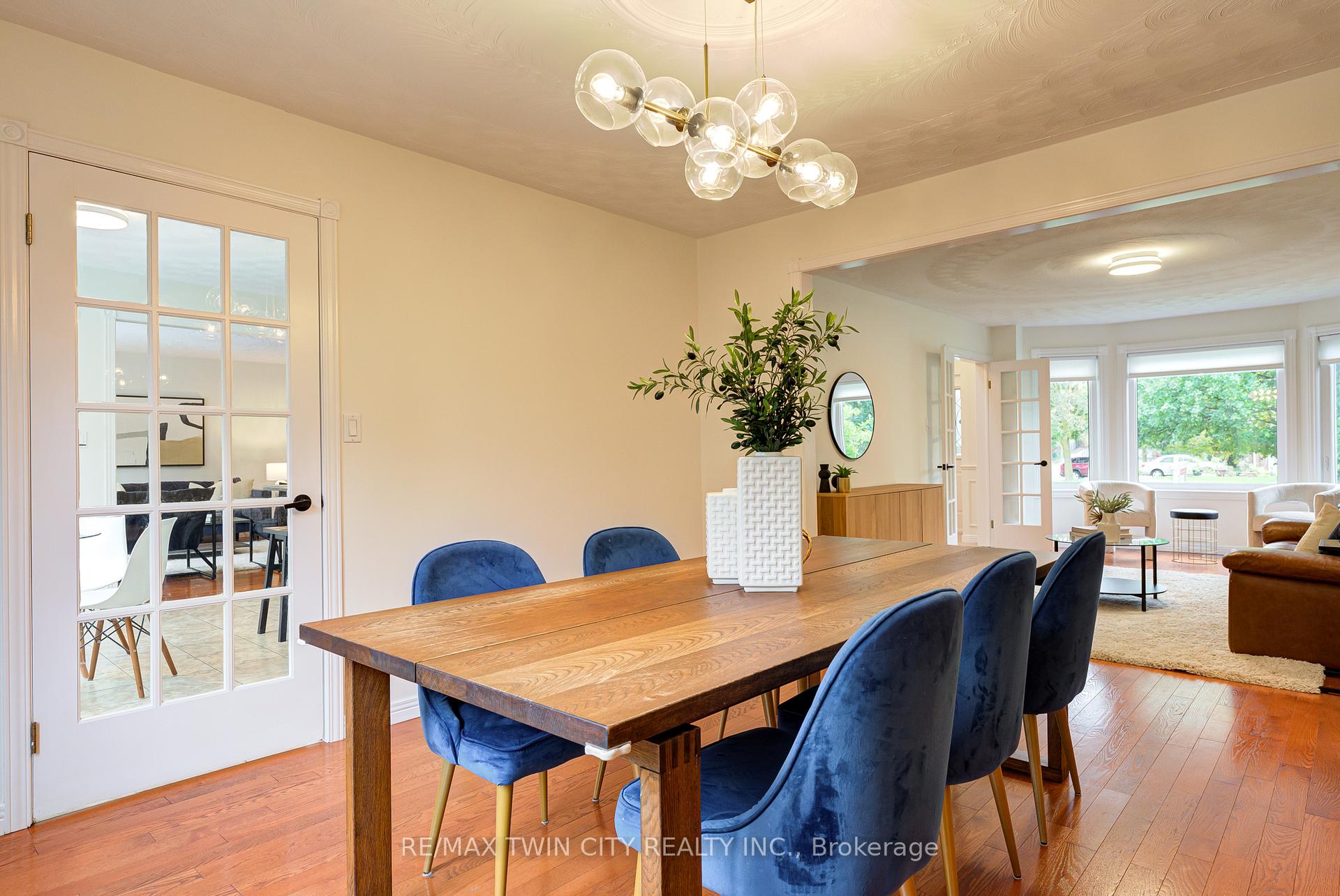 Photo 10 of 602 Beechwood Drive, Waterloo — HOMEH