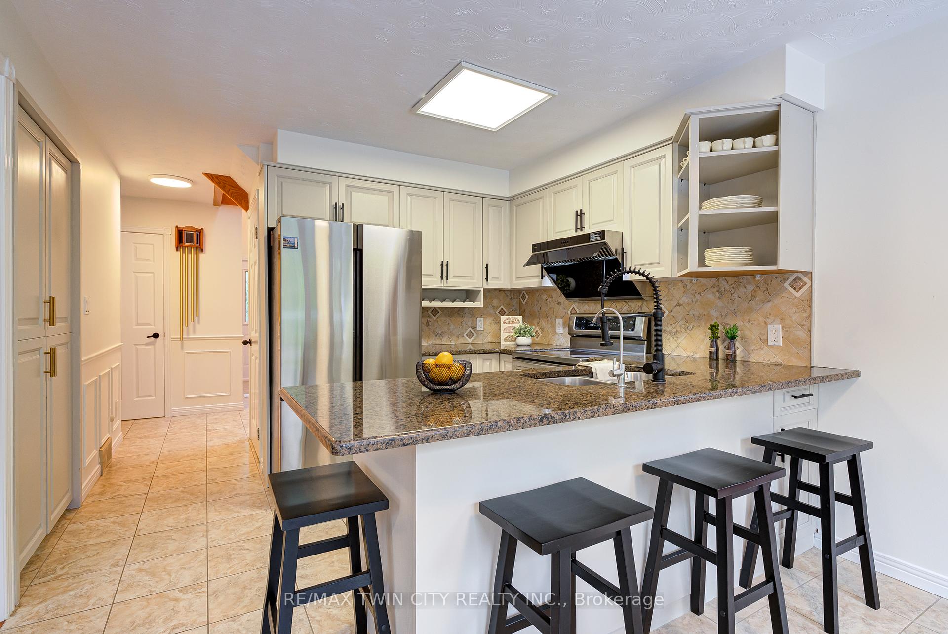 Photo 12 of 602 Beechwood Drive, Waterloo — HOMEH