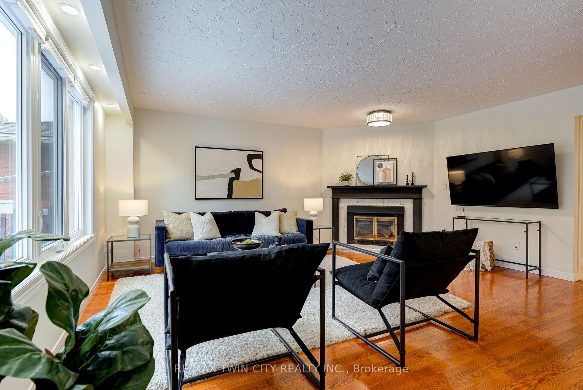 Photo 14 of 602 Beechwood Drive, Waterloo — HOMEH