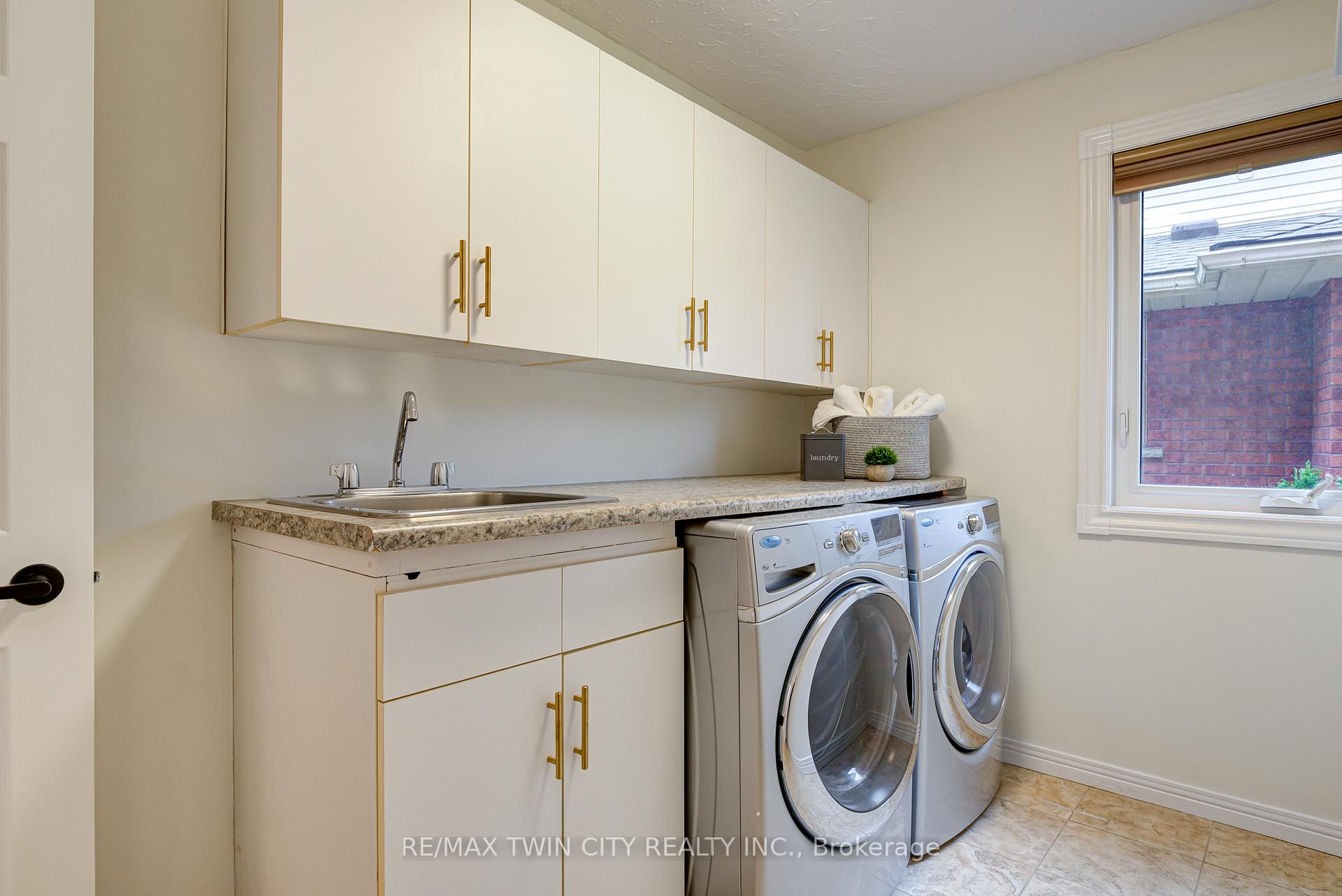 Photo 17 of 602 Beechwood Drive, Waterloo — HOMEH