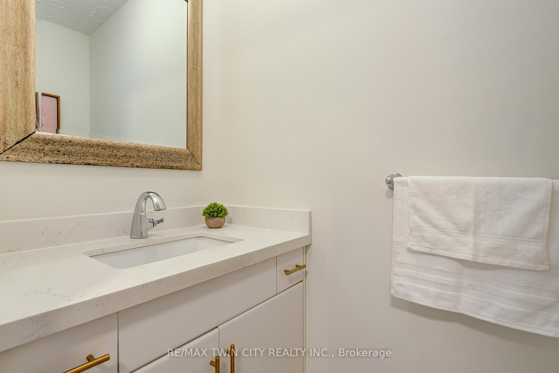 Photo 18 of 602 Beechwood Drive, Waterloo — HOMEH