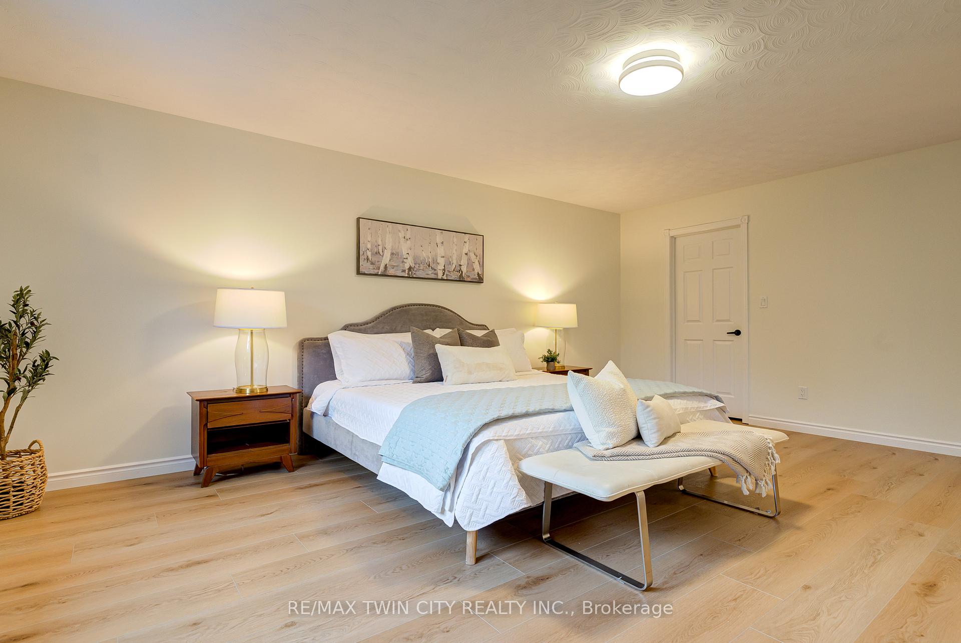 Photo 24 of 602 Beechwood Drive, Waterloo — HOMEH