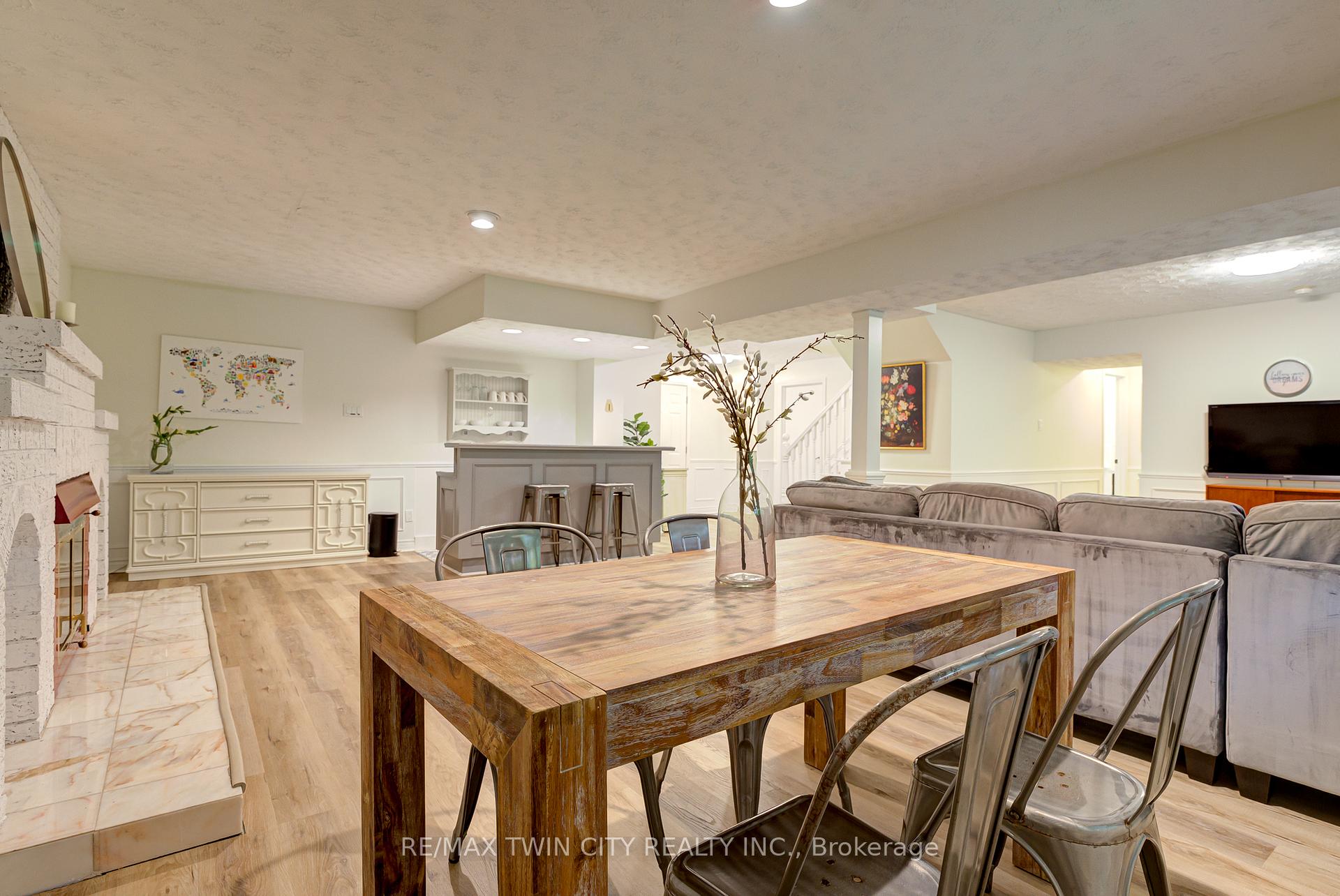 Photo 32 of 602 Beechwood Drive, Waterloo — HOMEH