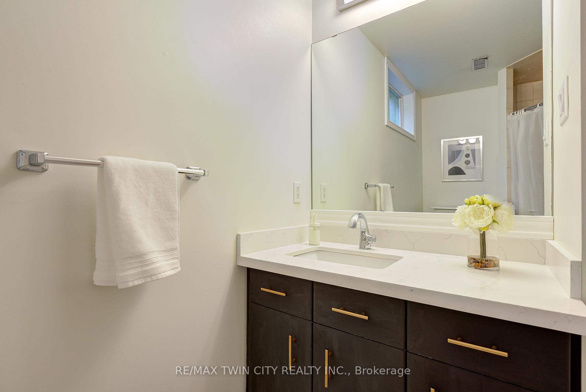 Photo 35 of 602 Beechwood Drive, Waterloo — HOMEH