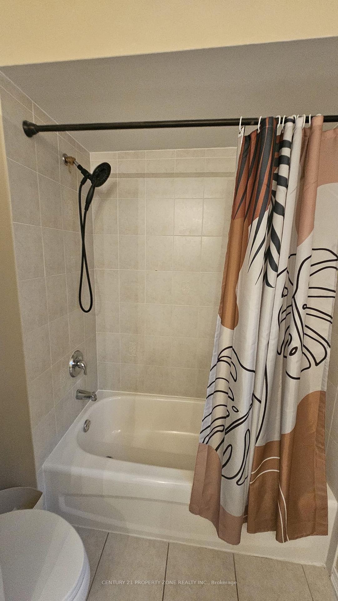 Photo 18 of Unit Upper, 1373 Coldstream Drive, Oshawa, Taunton — HOMEH