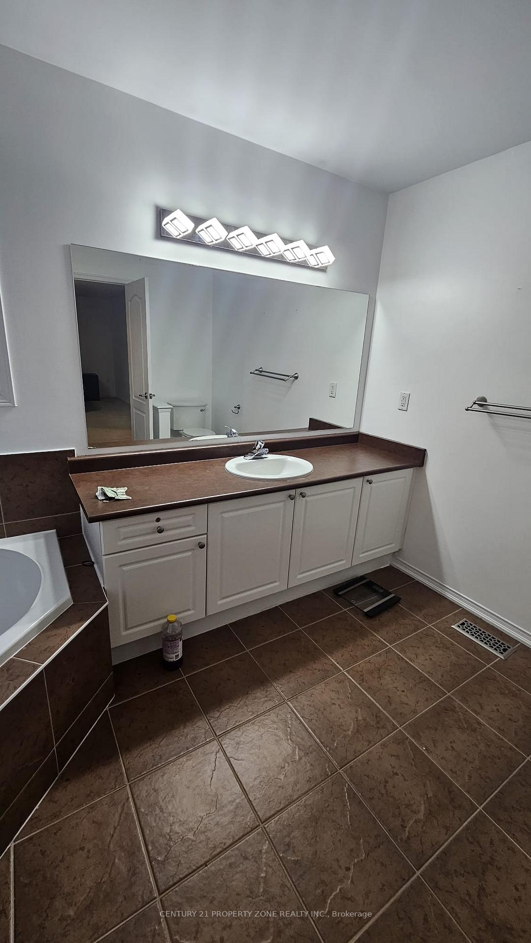 Photo 23 of Unit Upper, 1373 Coldstream Drive, Oshawa, Taunton — HOMEH