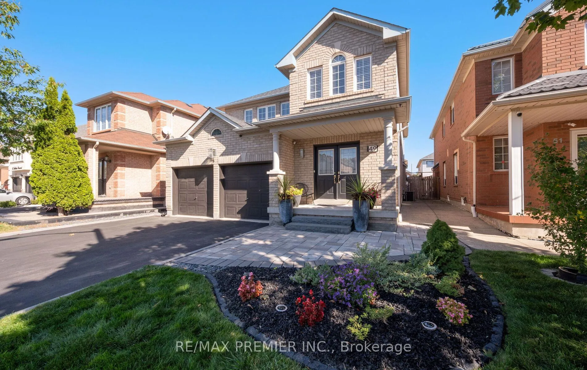 Photo 4 of 49 Fallstar Crescent, Brampton, Fletcher's Meadow — HOMEH