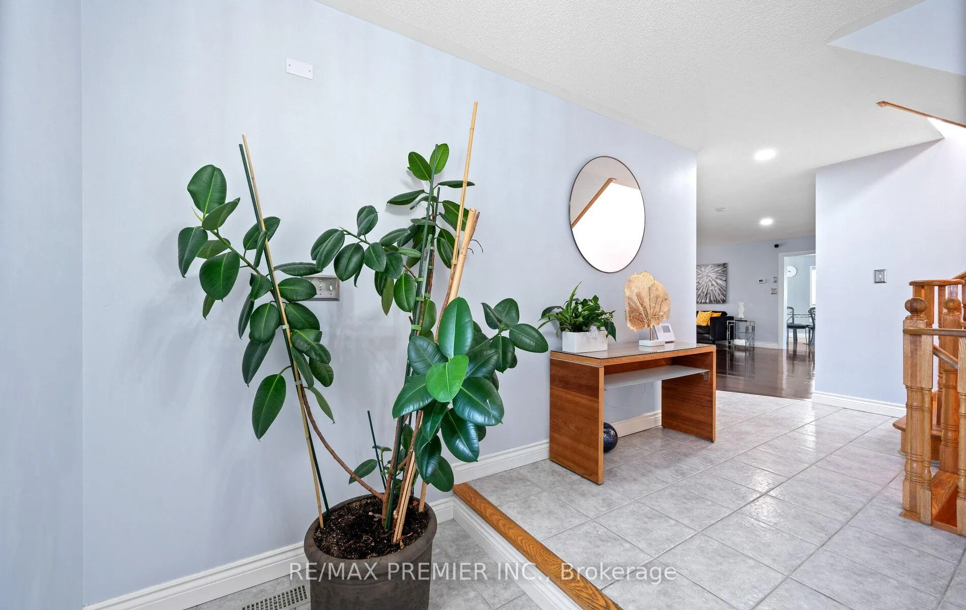 Photo 12 of 49 Fallstar Crescent, Brampton, Fletcher's Meadow — HOMEH