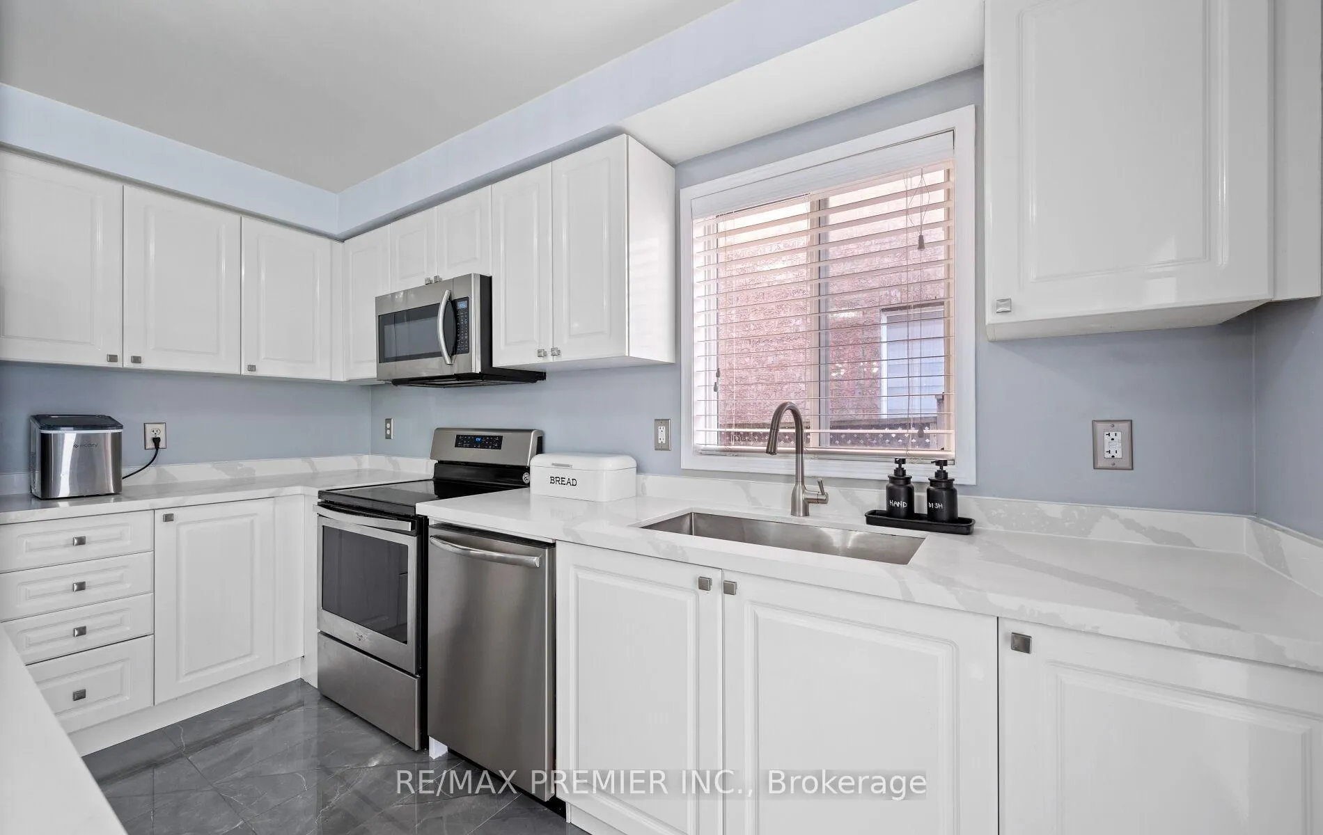 Photo 67 of 49 Fallstar Crescent, Brampton, Fletcher's Meadow — HOMEH