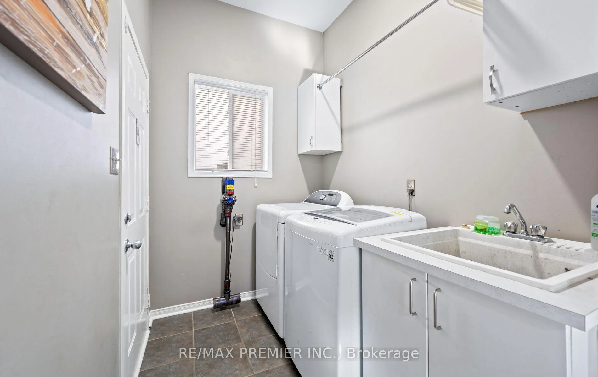 Photo 72 of 49 Fallstar Crescent, Brampton, Fletcher's Meadow — HOMEH