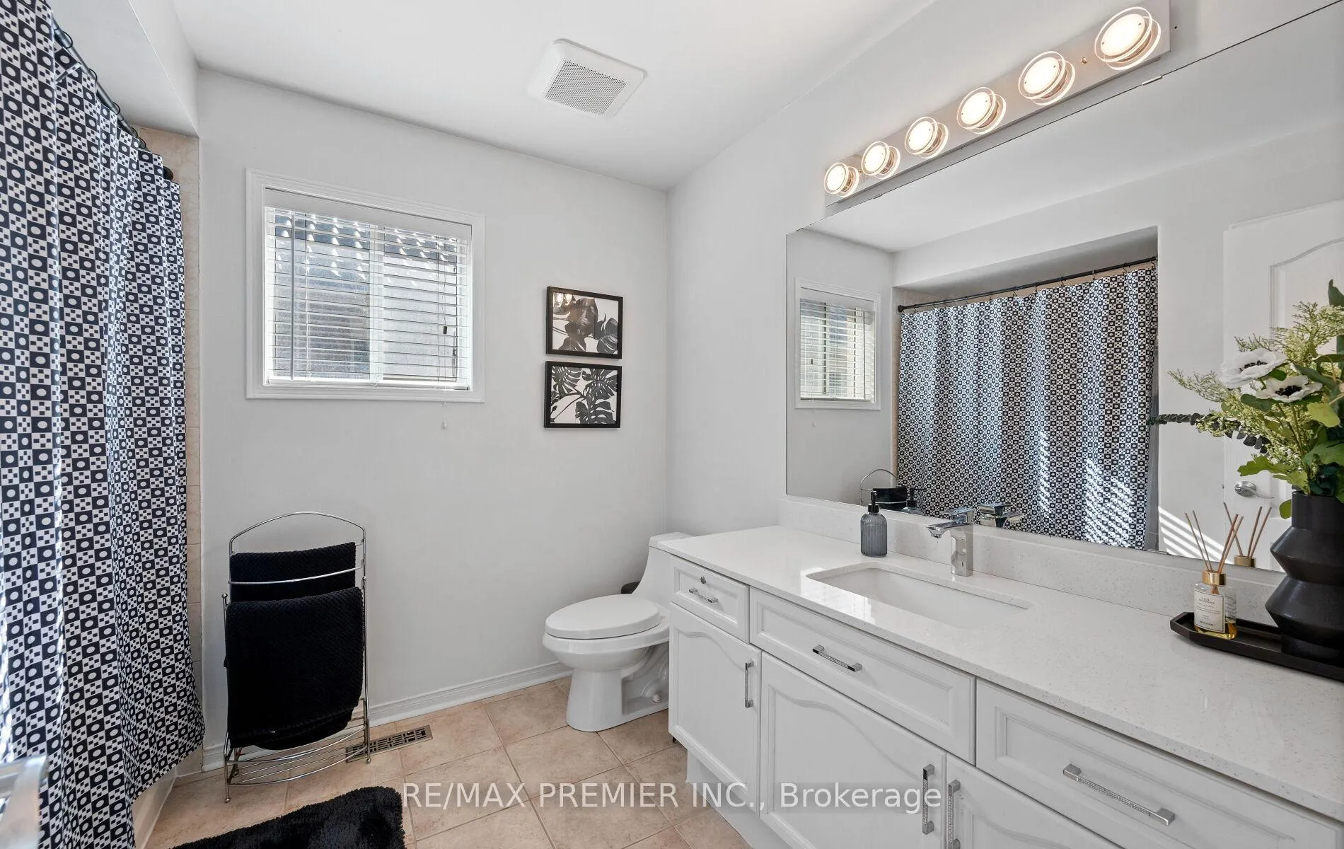 Photo 122 of 49 Fallstar Crescent, Brampton, Fletcher's Meadow — HOMEH