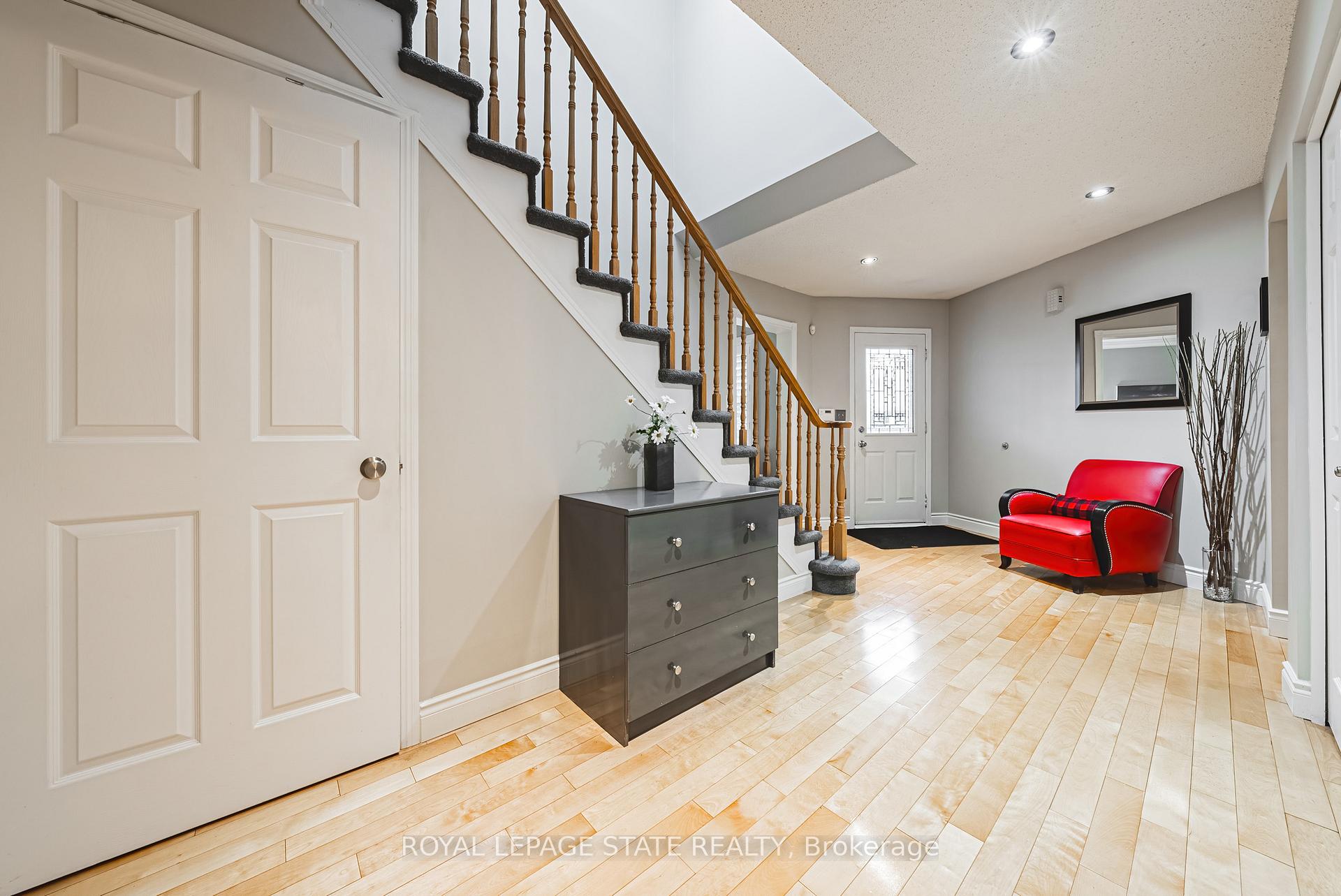 Photo 5 of 145 Dragoon Drive, Hamilton, Crerar — HOMEH